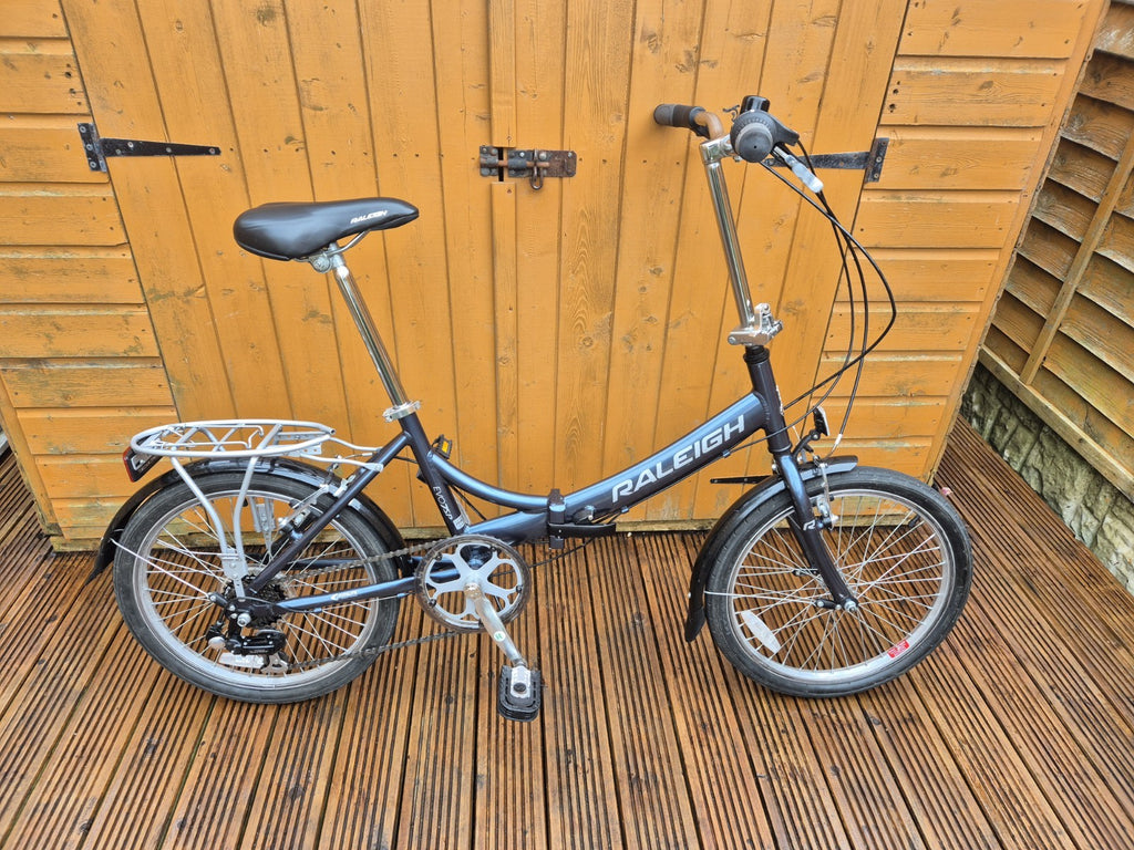 Raleigh Evo 7sp Folding Bike Aluminum Frame, 20" Wheels, 7-Speed with Revo Grip