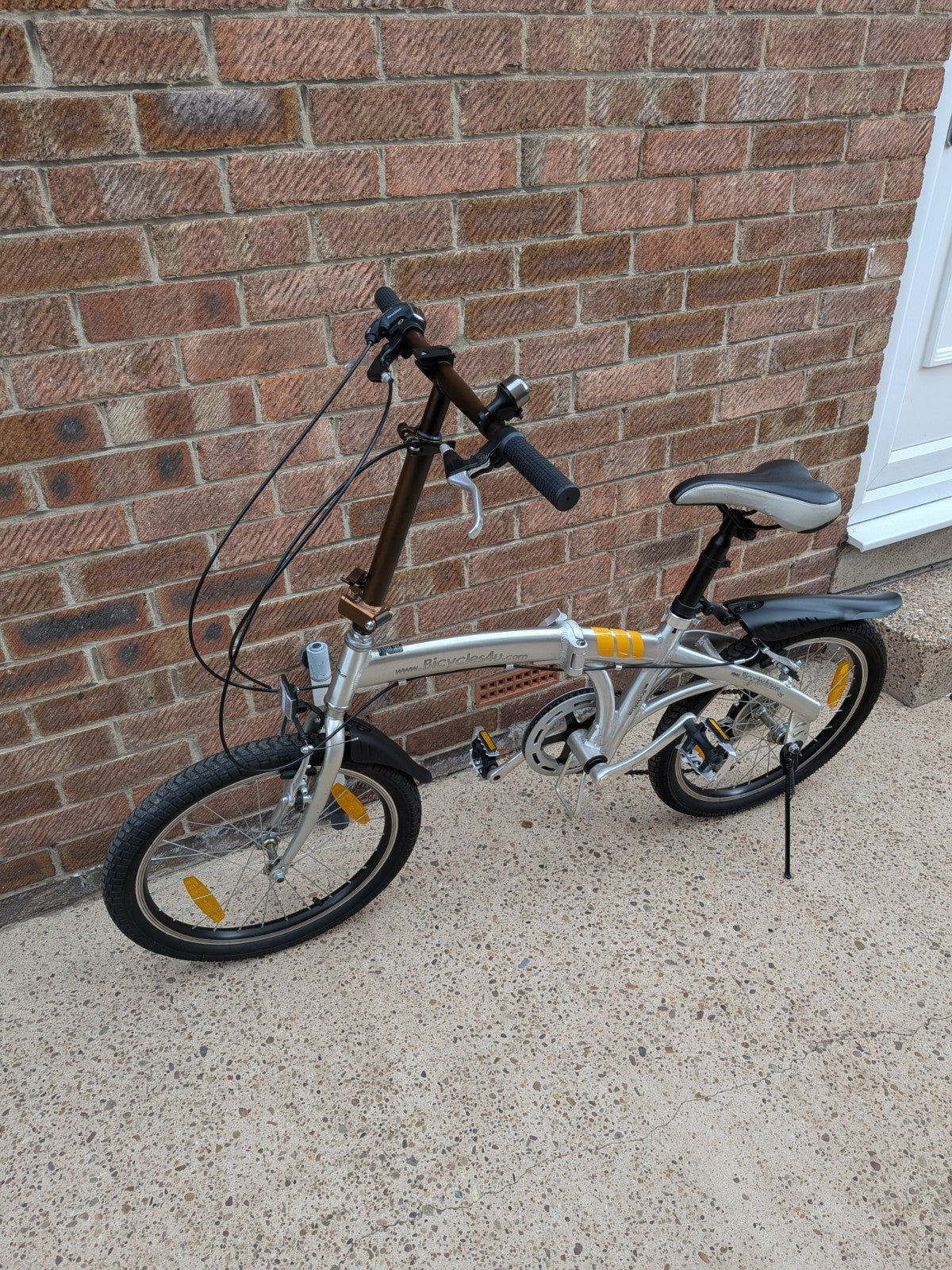 20-inch Folding Aluminum Bike - 6 Speed With Carry Bag