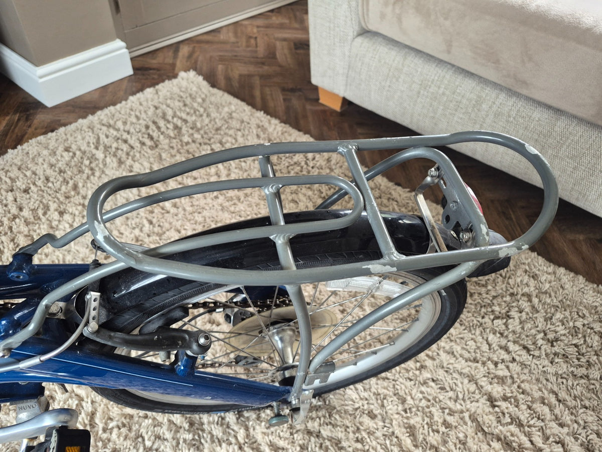 Dahon 2007 MU P8 Folding Bike. Comes with stand and pump in the saddle housing