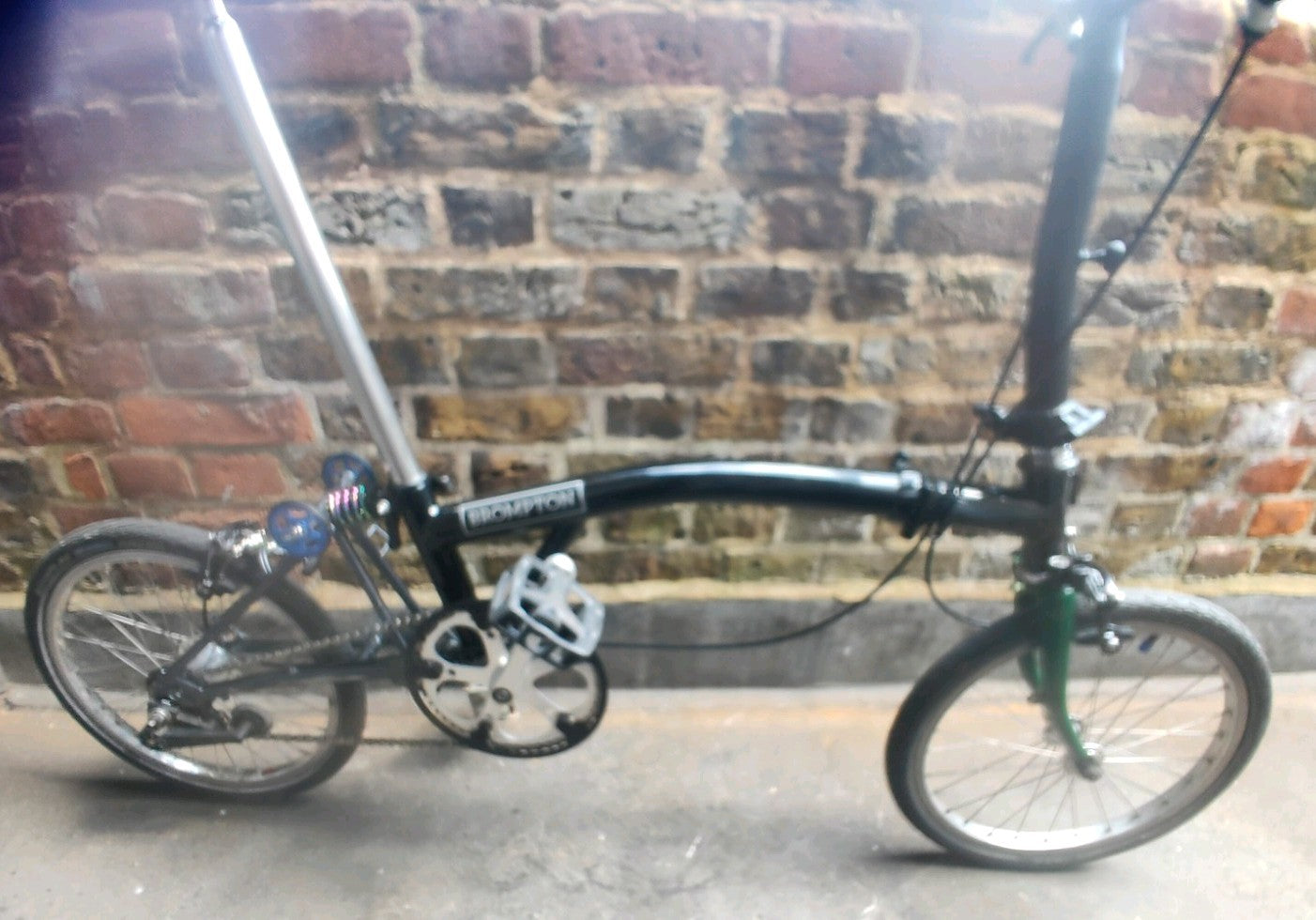 Attractive Brompton single speed folding bike leather saddle