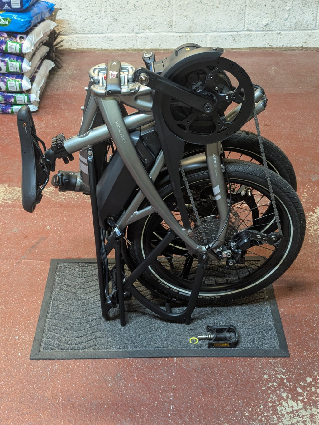 Tern Vektron S10 folding bike. Bosch Performance Line & Shimano Deore 10 gears