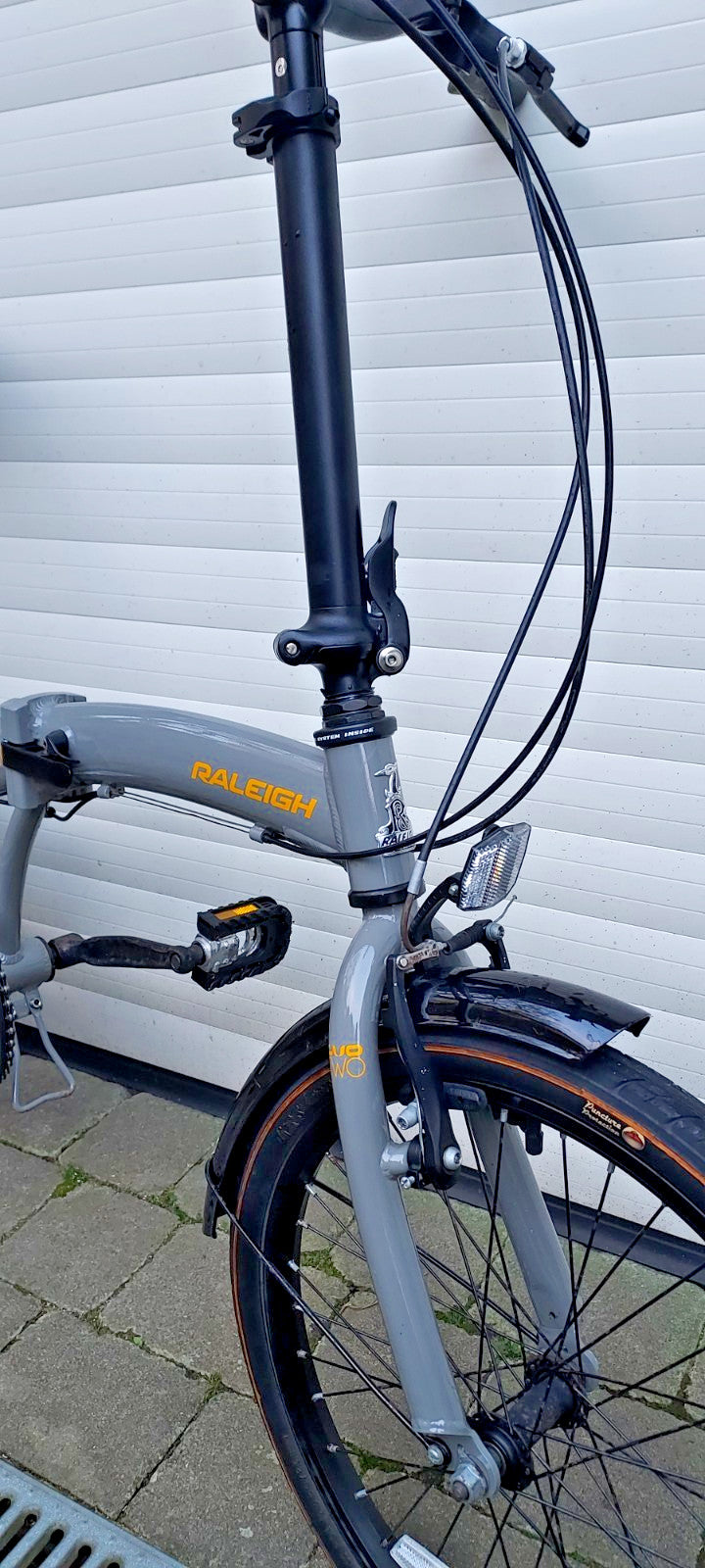 Raleigh Evo Two Folding Bike, 20" Wheels, 7 gears
