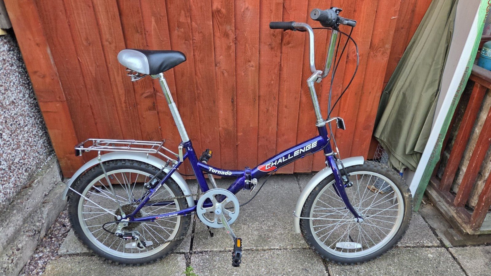 Challenge Folding Bike. 20" wheels. Hardly used. Campervan caravan. M6 jnc 15/16