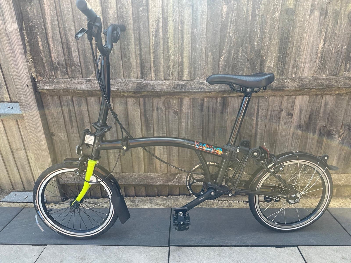 Brompton Folding Bike Black/Yellow Derailleur Gears Mechanical Rim Brakes