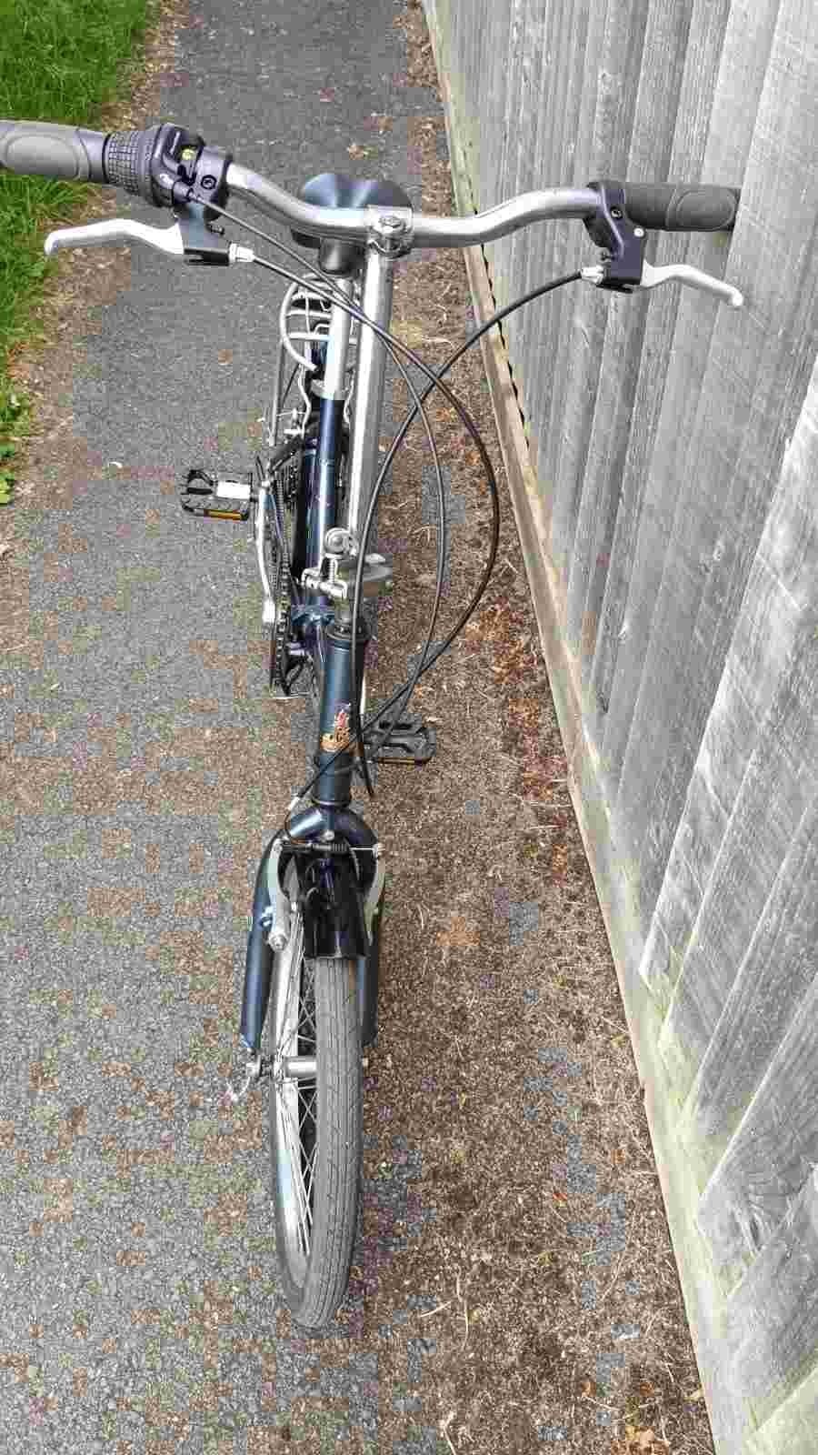 Lightweight Aluminium Raleigh Swift Folding Bike is in good condition