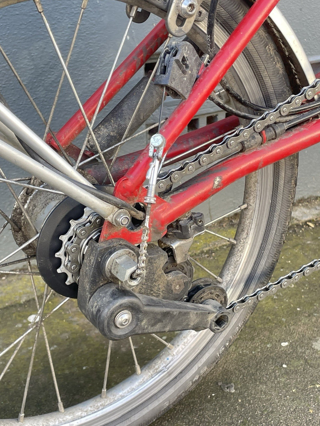 Brompton M6R Folding Bike - Black/Red, Dynamo - Luggage rack