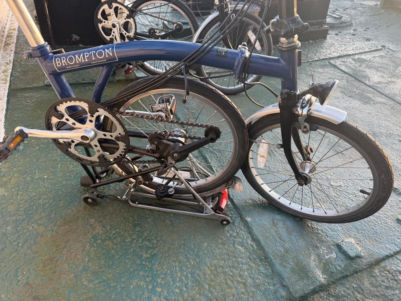 2 Bromptons. 1 x   Navy 6 Speed DYNAMO Light 1 x cream 5 speed.