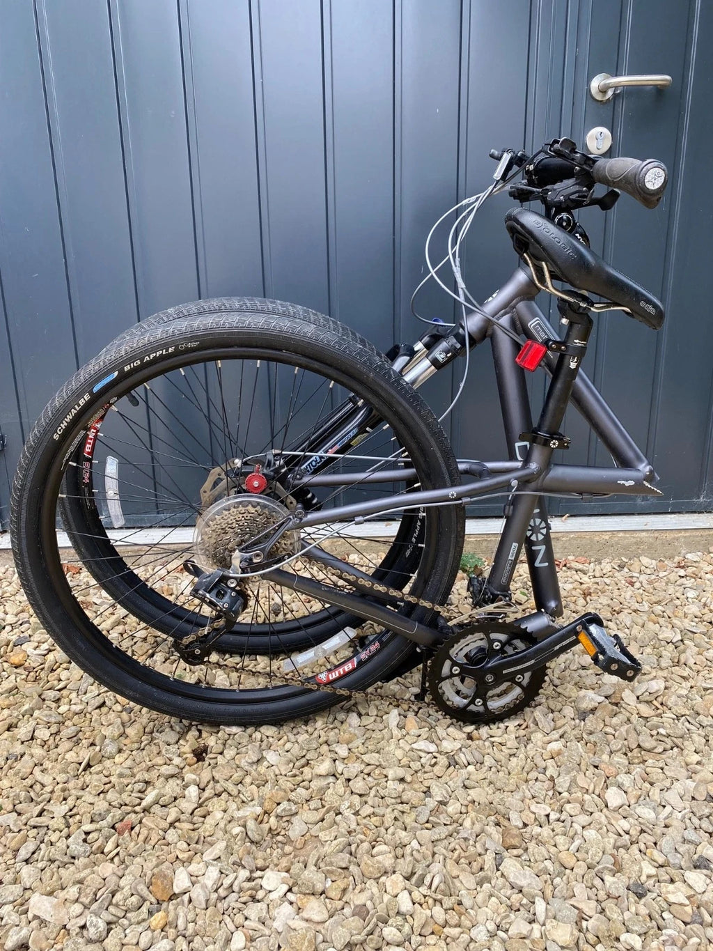 Dahon Matrix 2010 folding mountain bike, aluminium frame.