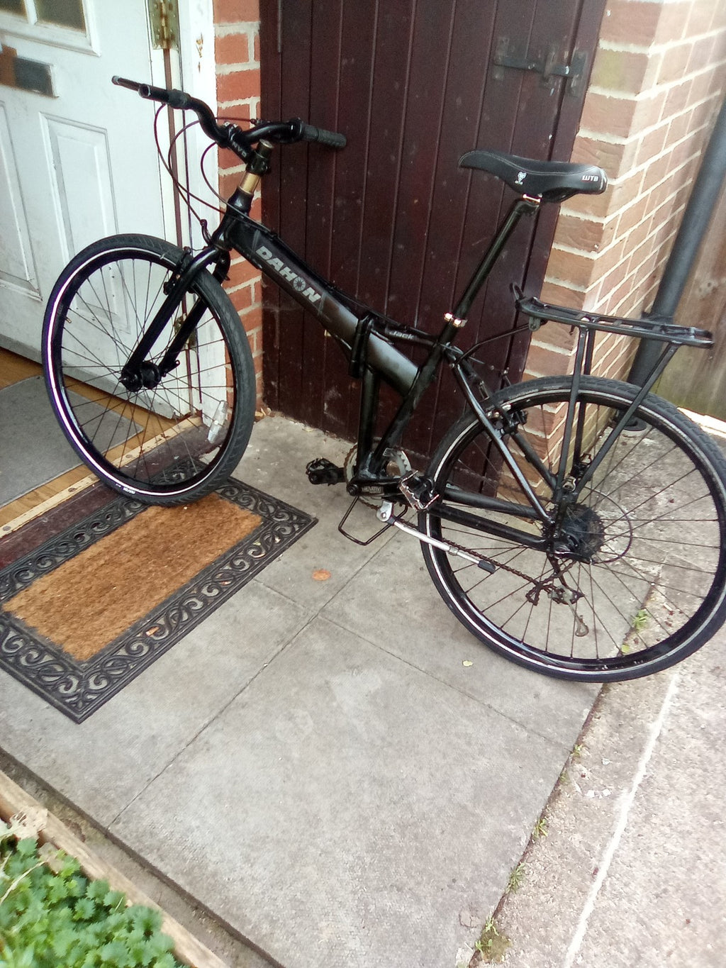 Black DAHON 'JACK'  Folding Hybrid Road Bike With Rear Rack