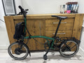 Brompton Electric P line 4 Speed Emerald Lacquer, 50 Miles, Quad Lock, City bag