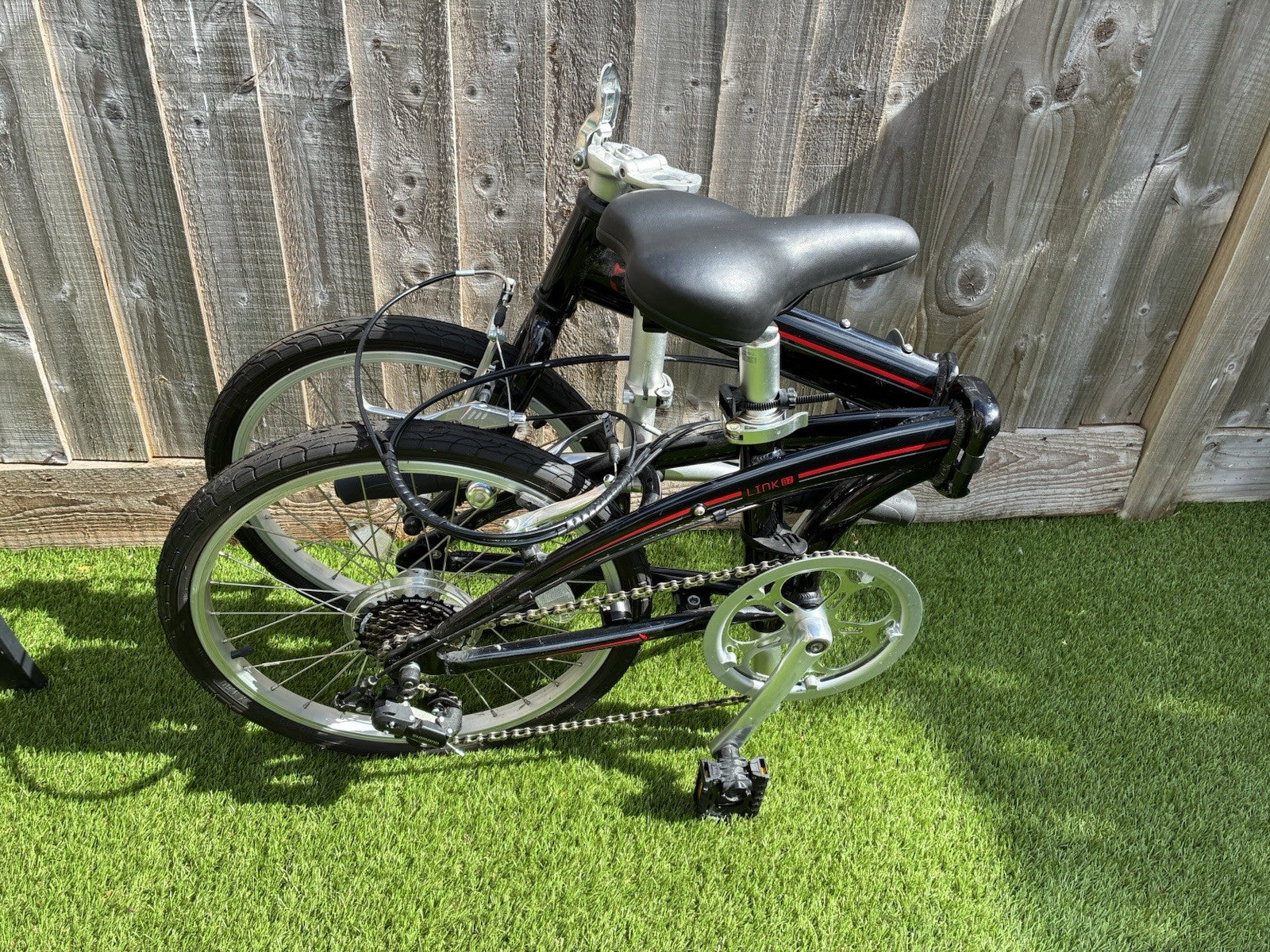 Tern Link B7 20in Folding Bike Black/Red/Silver.7 speed Shimano gears.