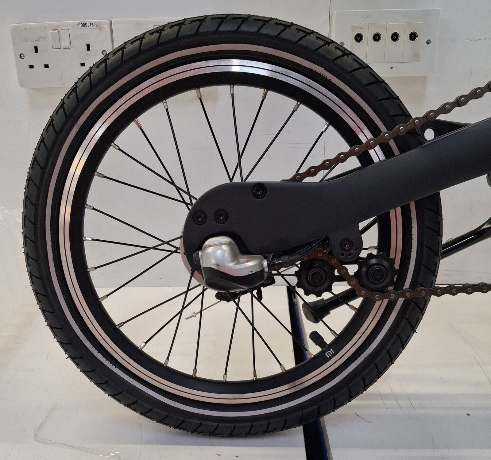 Xiaomi Smart Compact 16" Wheel 3-Speed Folding Bike - Black (No Charger)