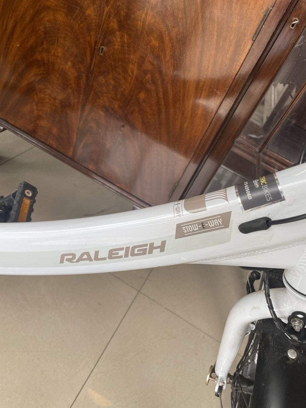 Raleigh Stow-E-Way Folding 7-Speed 20" Wheel Alloy E--Bike White Untested