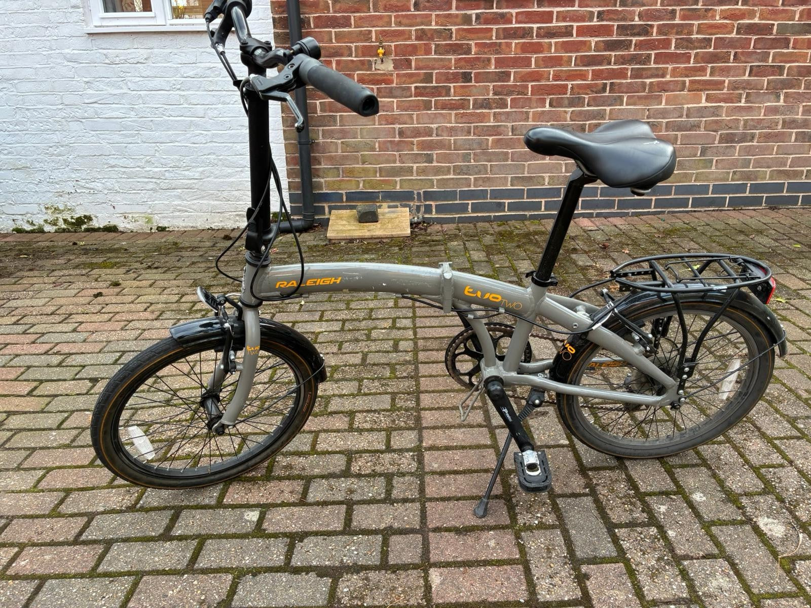 Raleigh Evo 2 Folding Bike; Ideal space saver, good condition