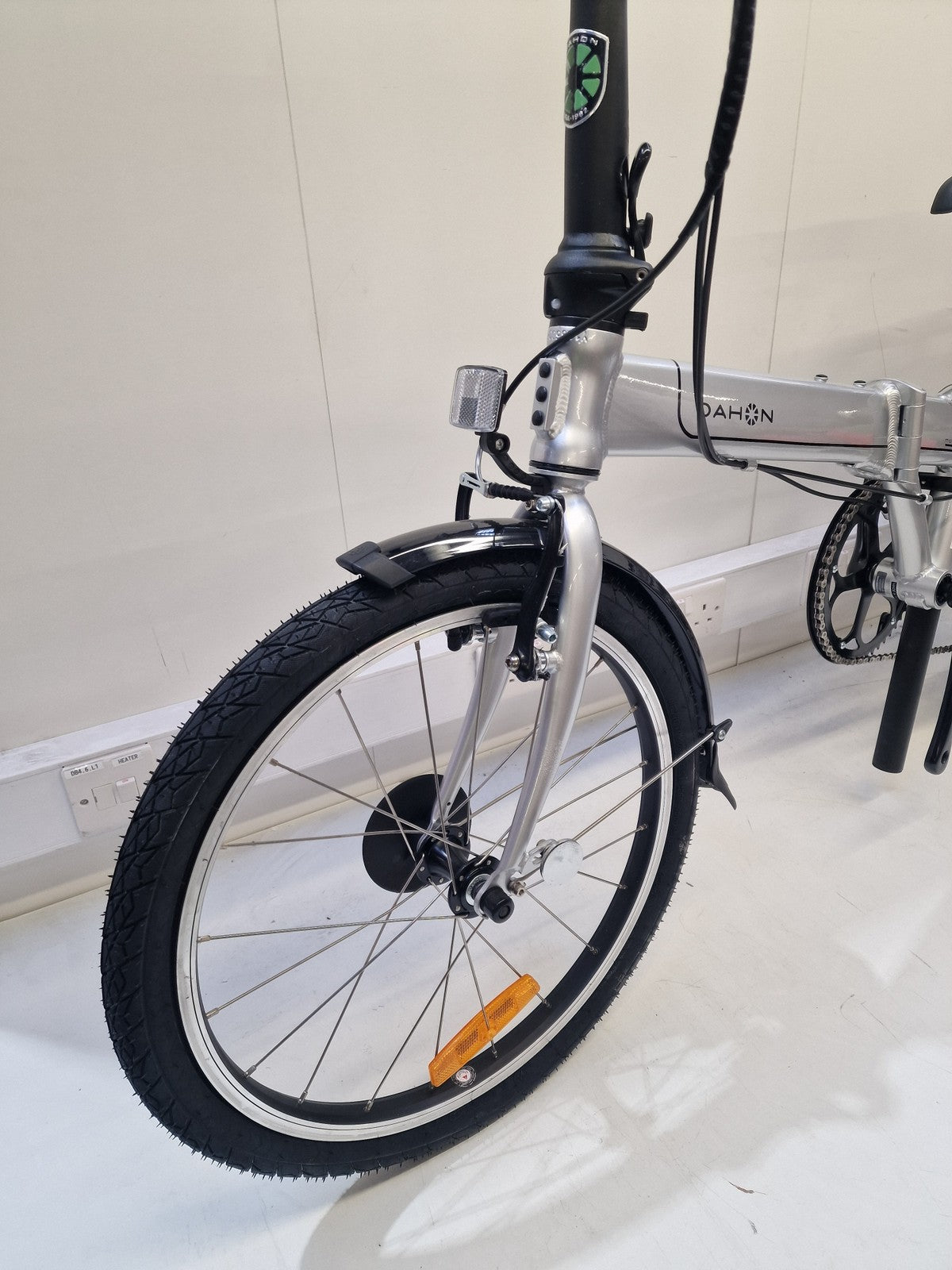 Dahon Mariner D8 8-Speed 20" Wheel Lightweight Alloy Folding Bike - Silver A
