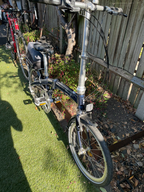Dahon Mu P8 Folding Bike Navy Blue - Near-Mint Condition + Altura Bag