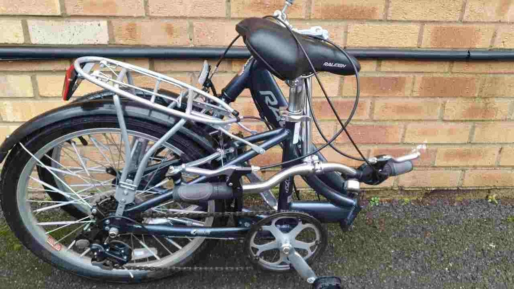 Lightweight Aluminium Raleigh Evo7SP Folding Bike is in excellent condition