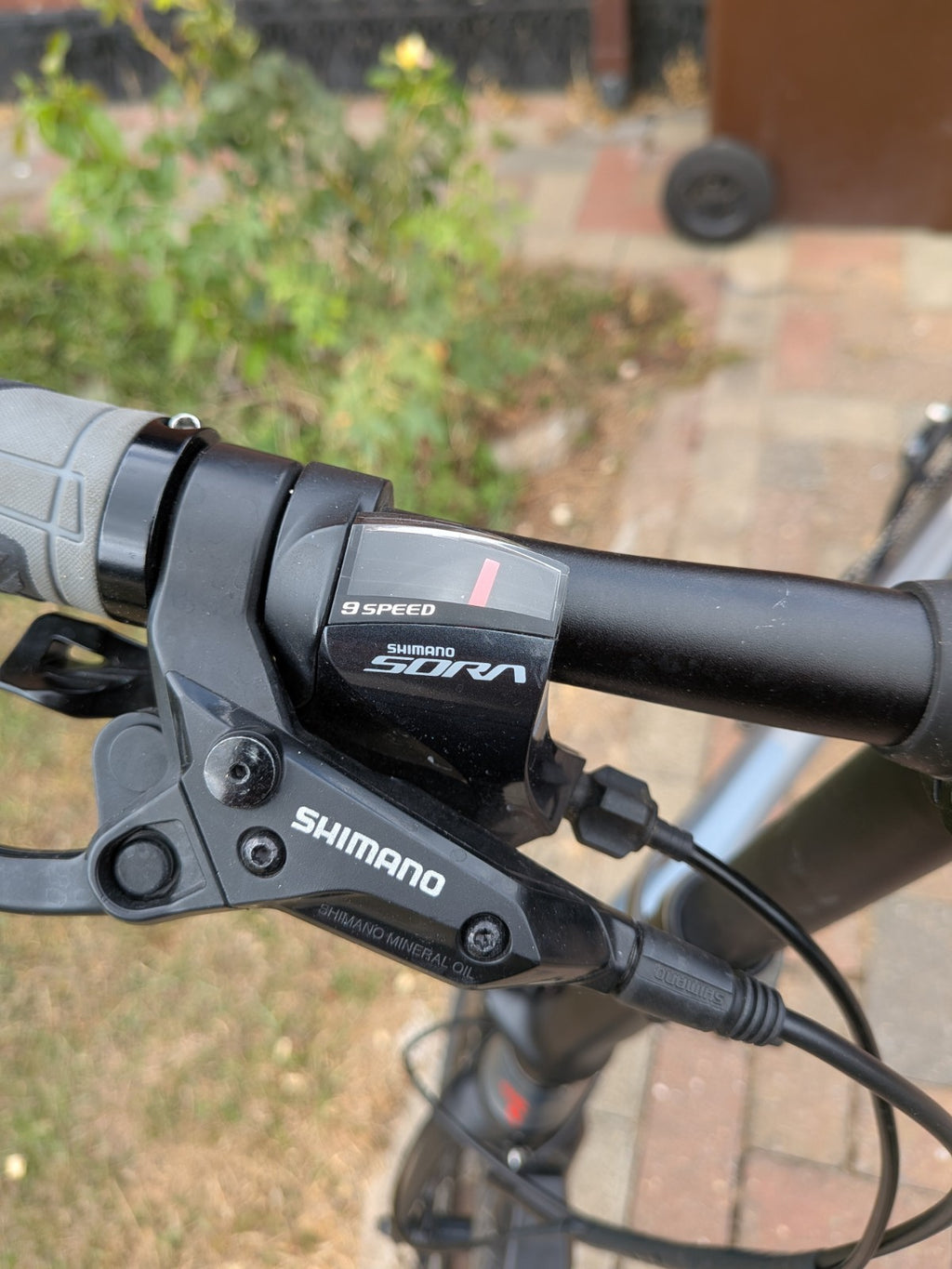 FURO Systems Folding Bike 20in 9-Speed Hydraulic Disc Brakes Rack Grey/Black