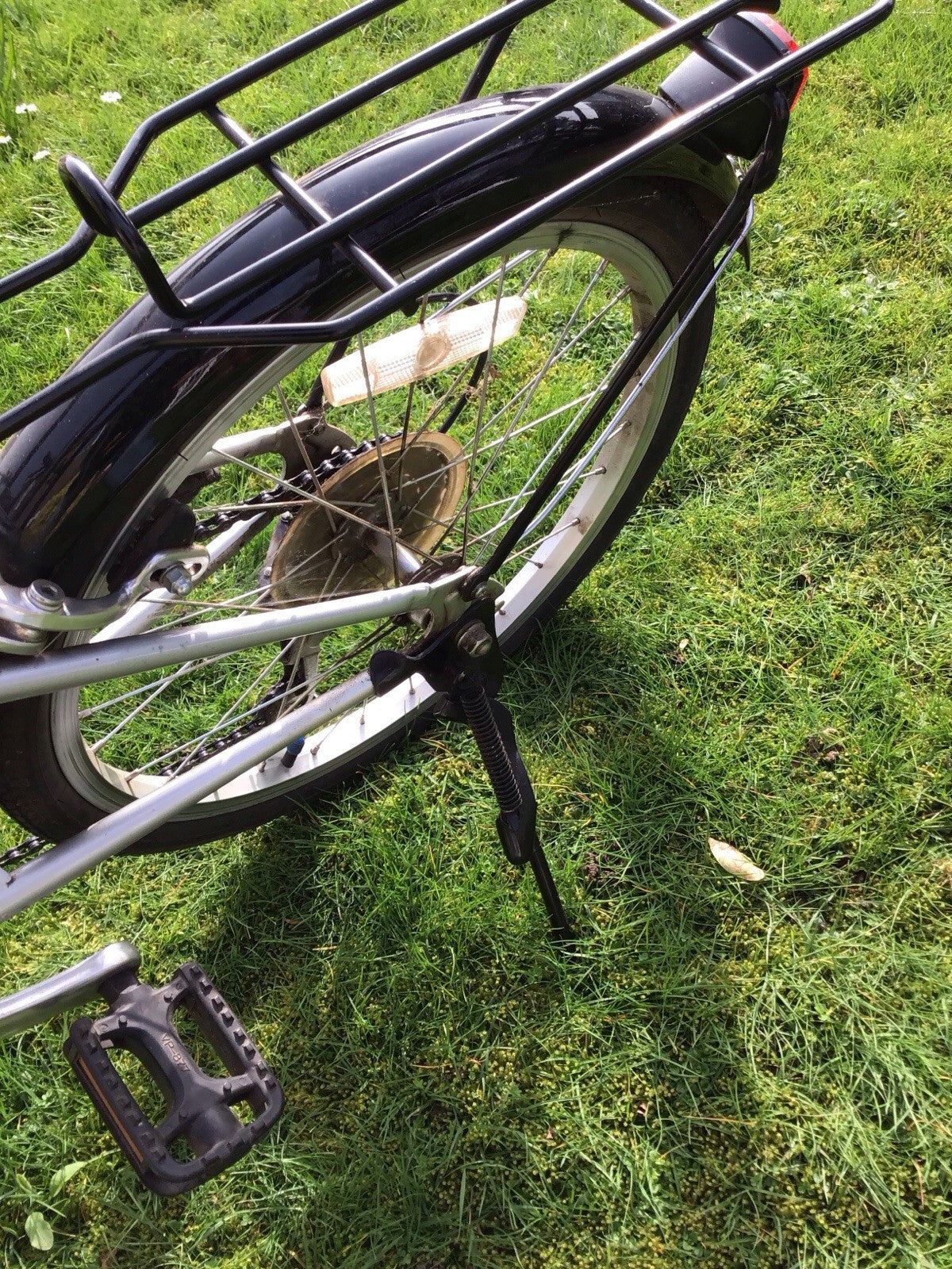 Adult folding bike for sale, unisex made by Dahon. In good condition.