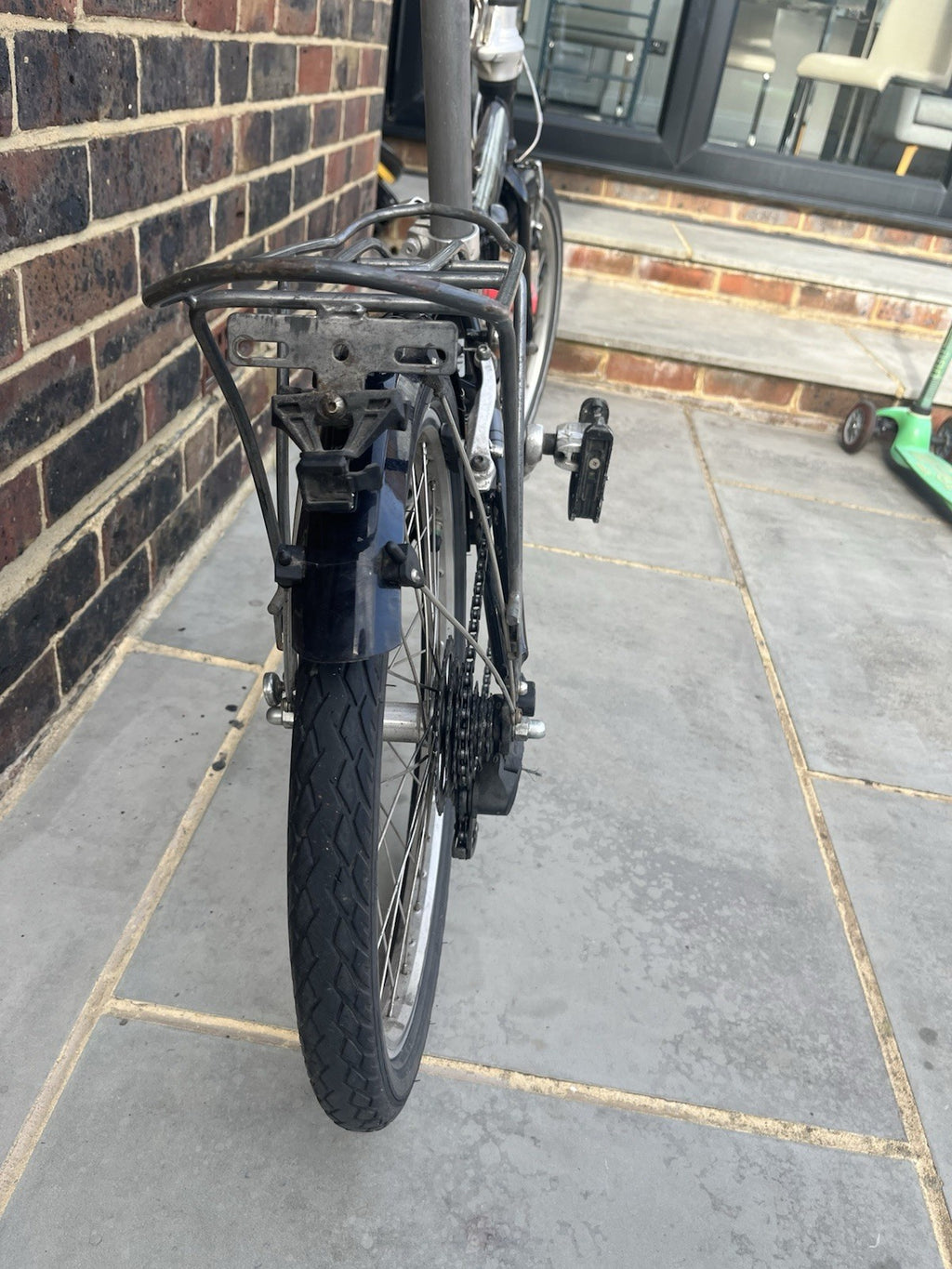 Dahon 20in Folding Bike 7-Speed Black/Silver V-Brakes Rack Mudguards