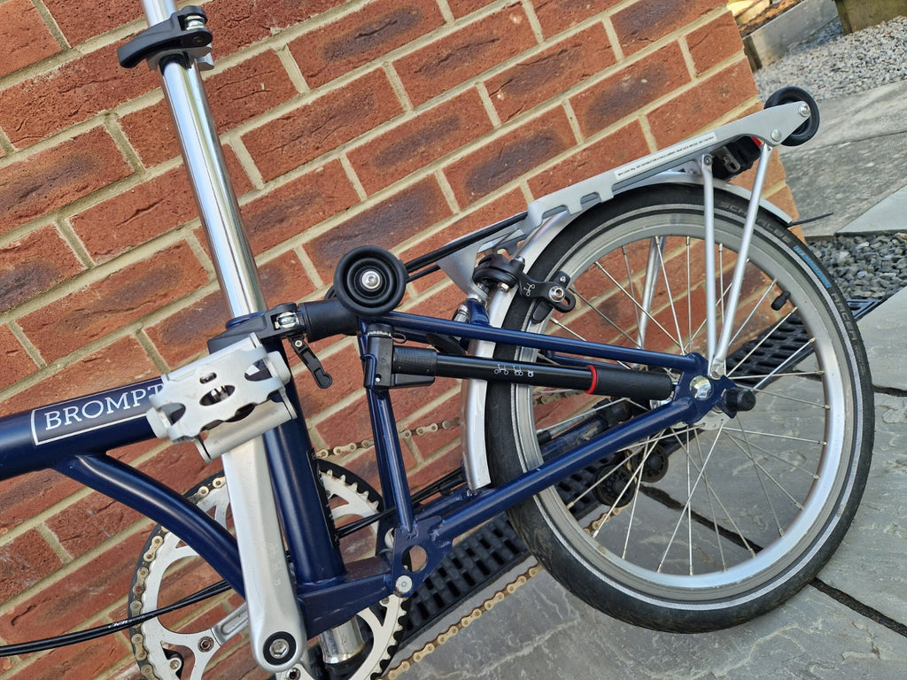 Brompton 2 speed folding bike 2019 - very good condition in navy blue