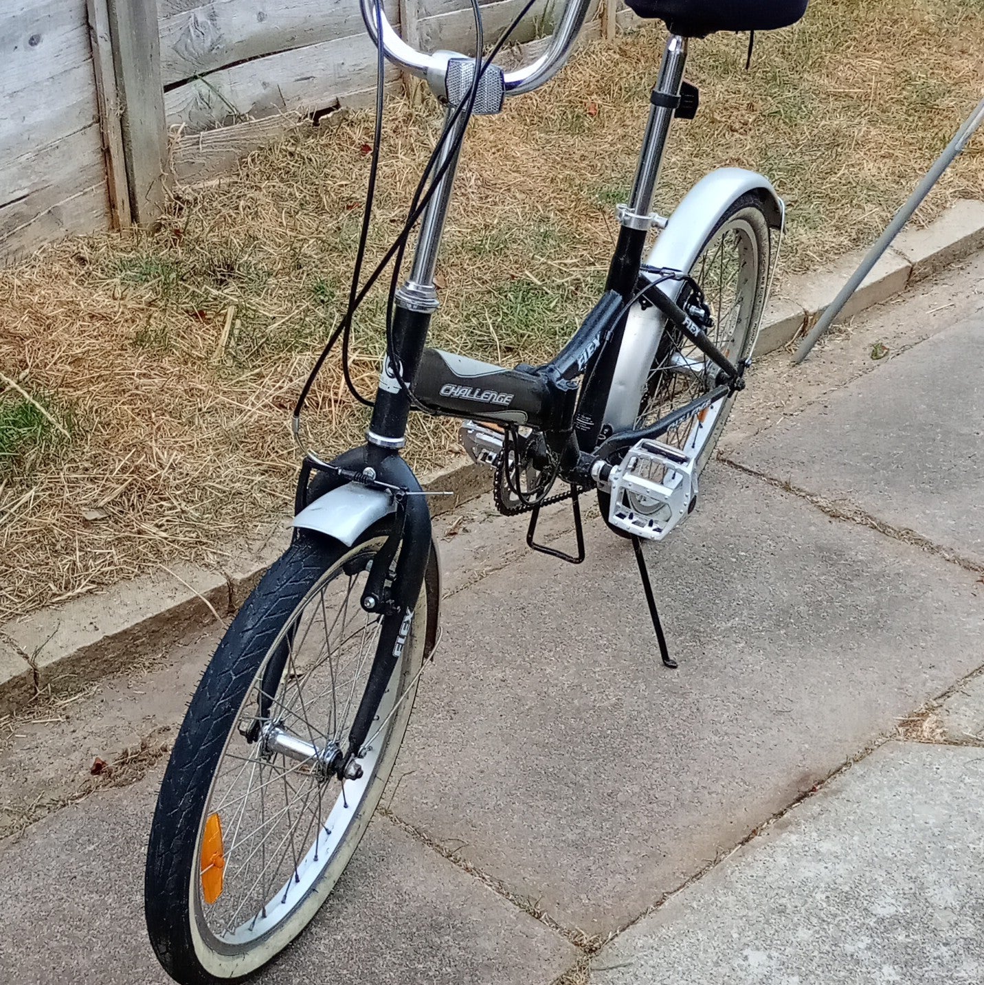 Challenge Flex Folding Bike 6 Speed Foldable w/ Mudguards Kickstand Black/Silver