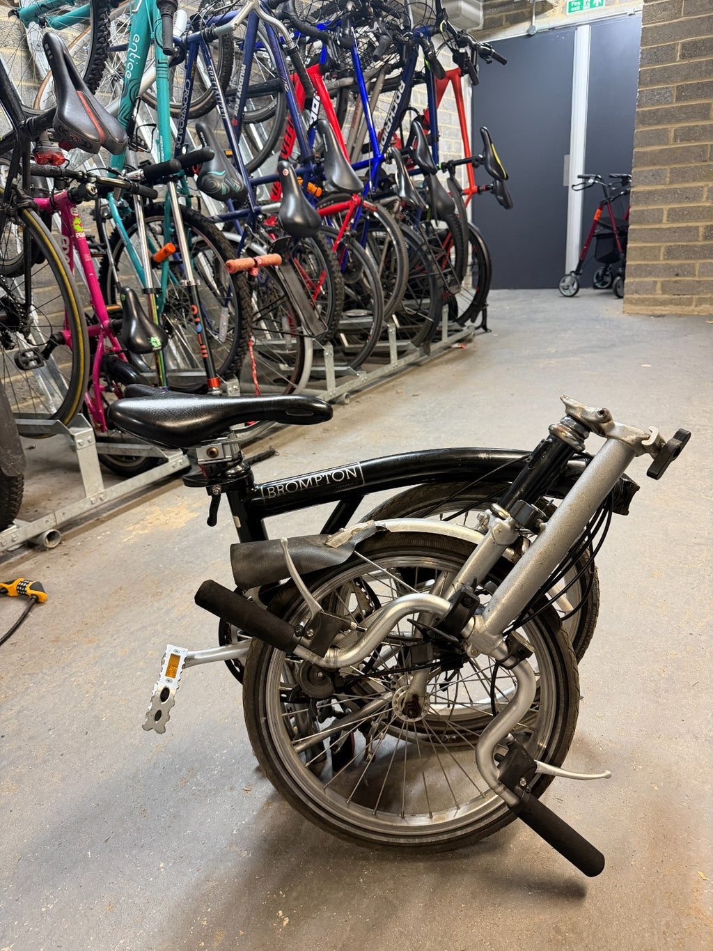 Brompton M6L 6 Speed Folding Bike Black, M-Type Bars, Mudguards - Putney SW15