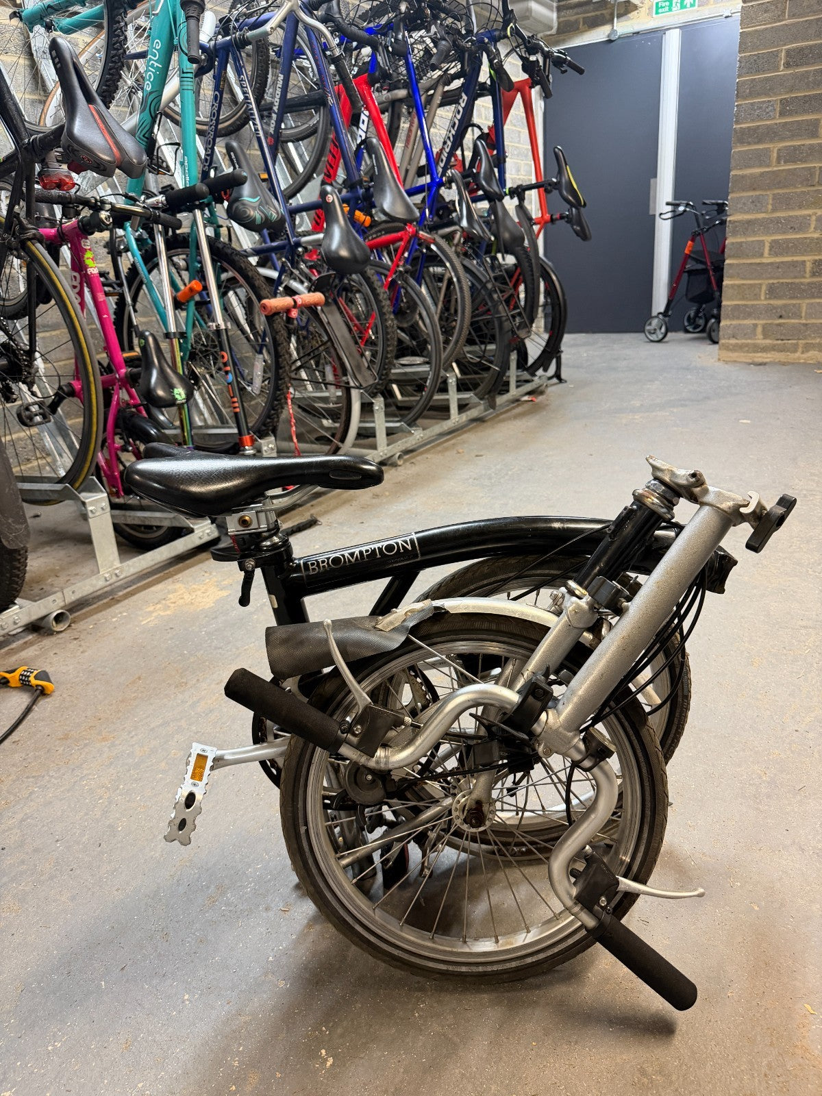 Brompton M6L 6 Speed Folding Bike Black, M-Type Bars, Mudguards - Putney SW15