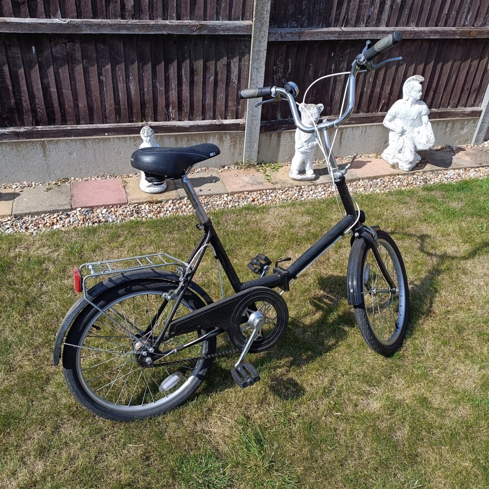 Folding Bicycle, Adults size 20 inch wheels condition used. Collection only!