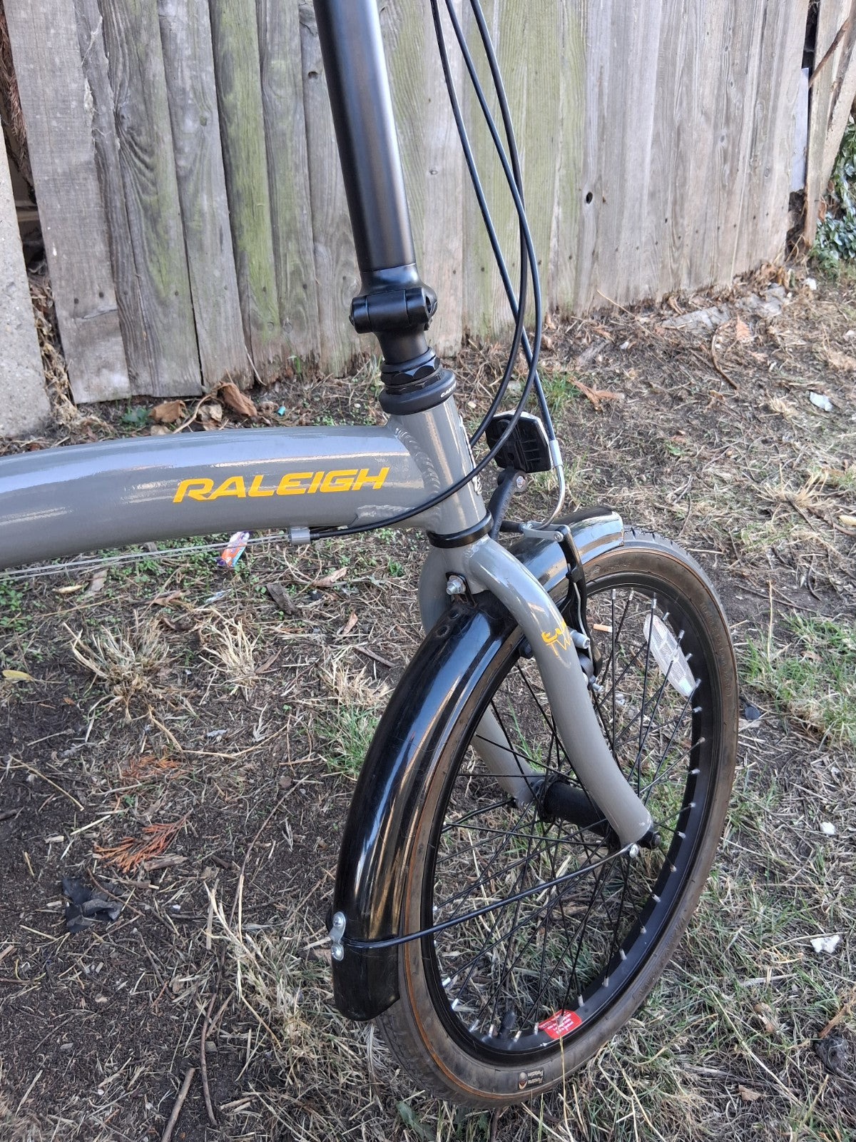 Raleigh Evo Two Folding Bike 20" Aluminium Frame, 7-Speed, Rear Rack Stand