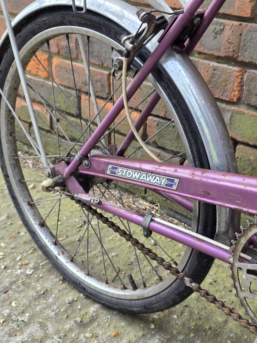 1970's VINTAGE Raleigh Stowaway FOLDING Bike (17" FRAME SIZE w/ 20" WHEELS)