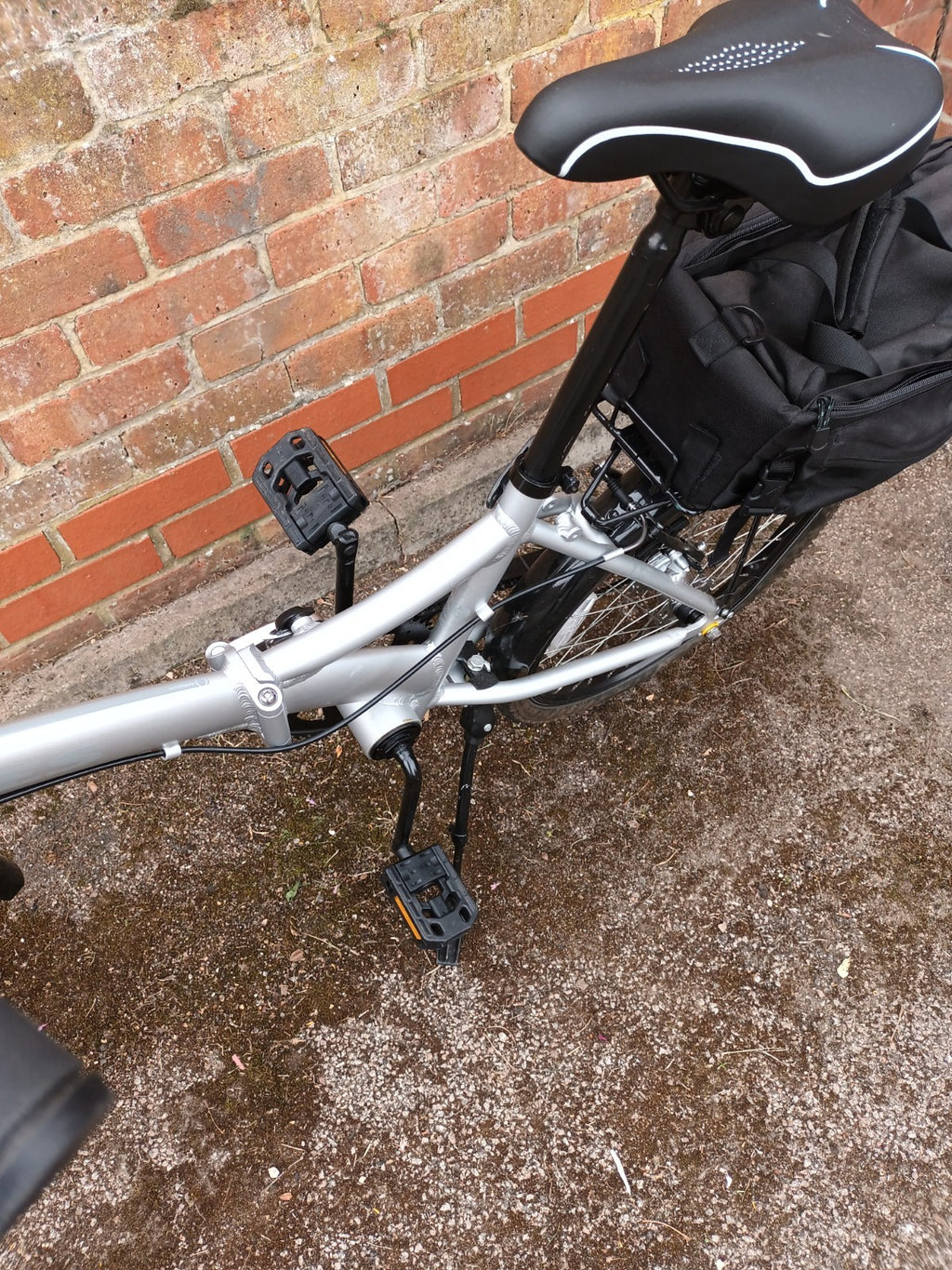 Dawes Diamond Folding Bike  with Pannier Bag. Excellent Condition