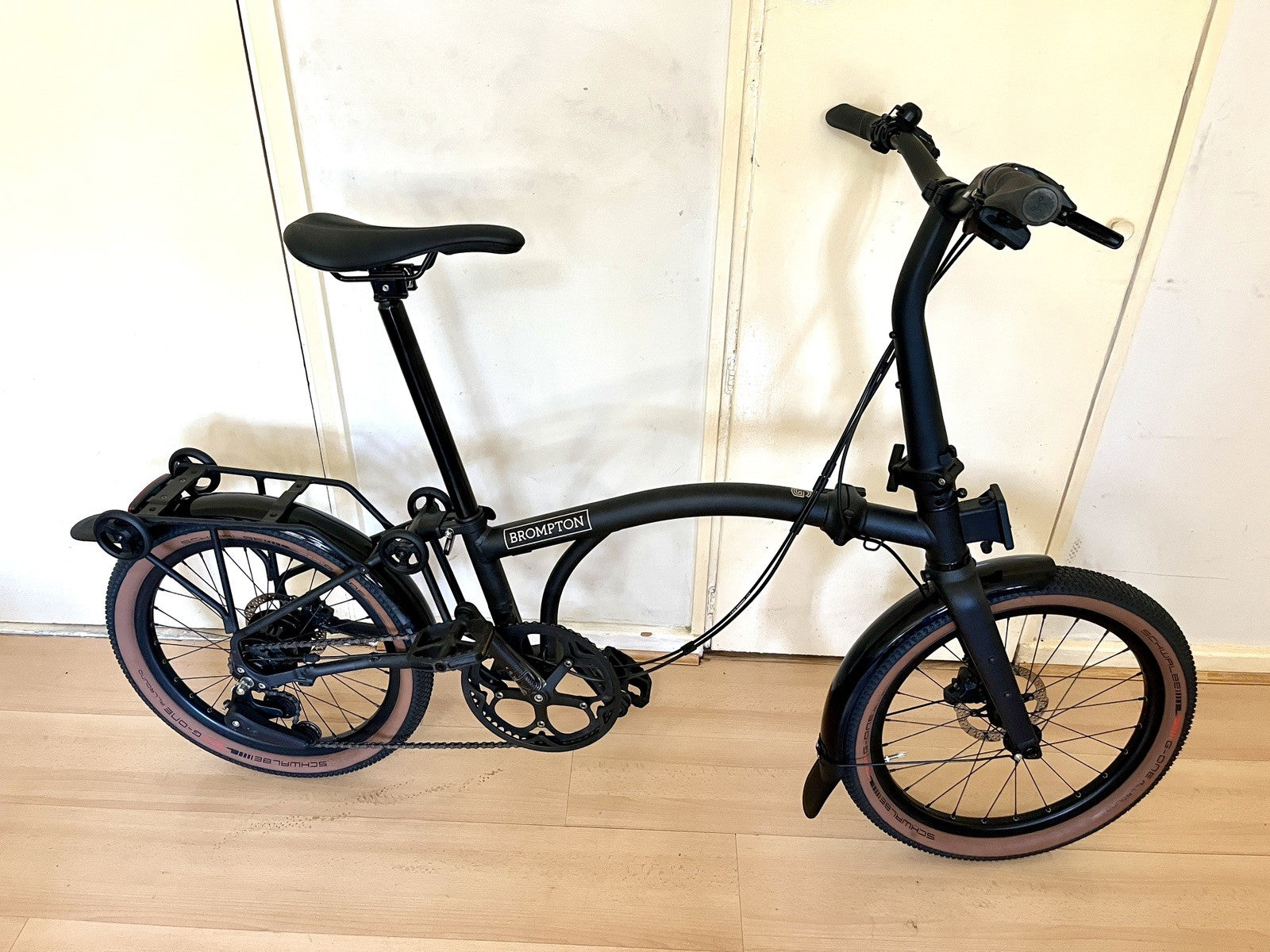 Brompton G Line 2026 with Roller Frame - 8-speed, Space Black, Medium