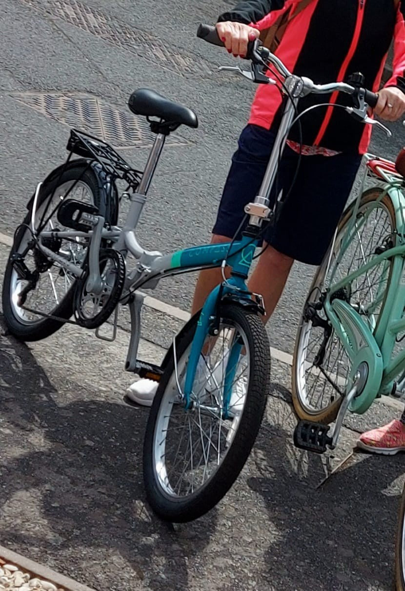 Bike fold up blue Excellent condition