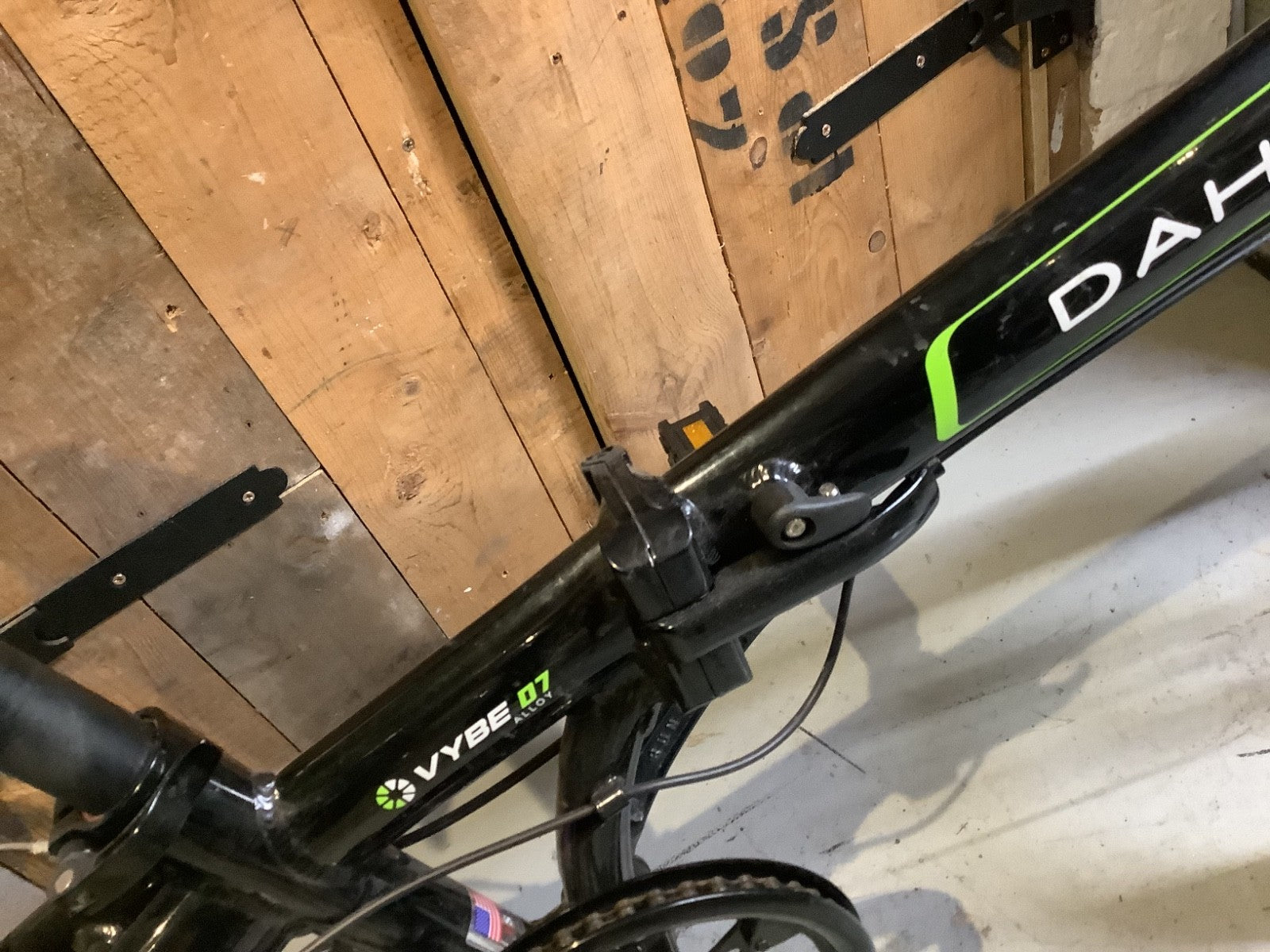 Dahon Vybe City Folding Bike 7-Speed, black