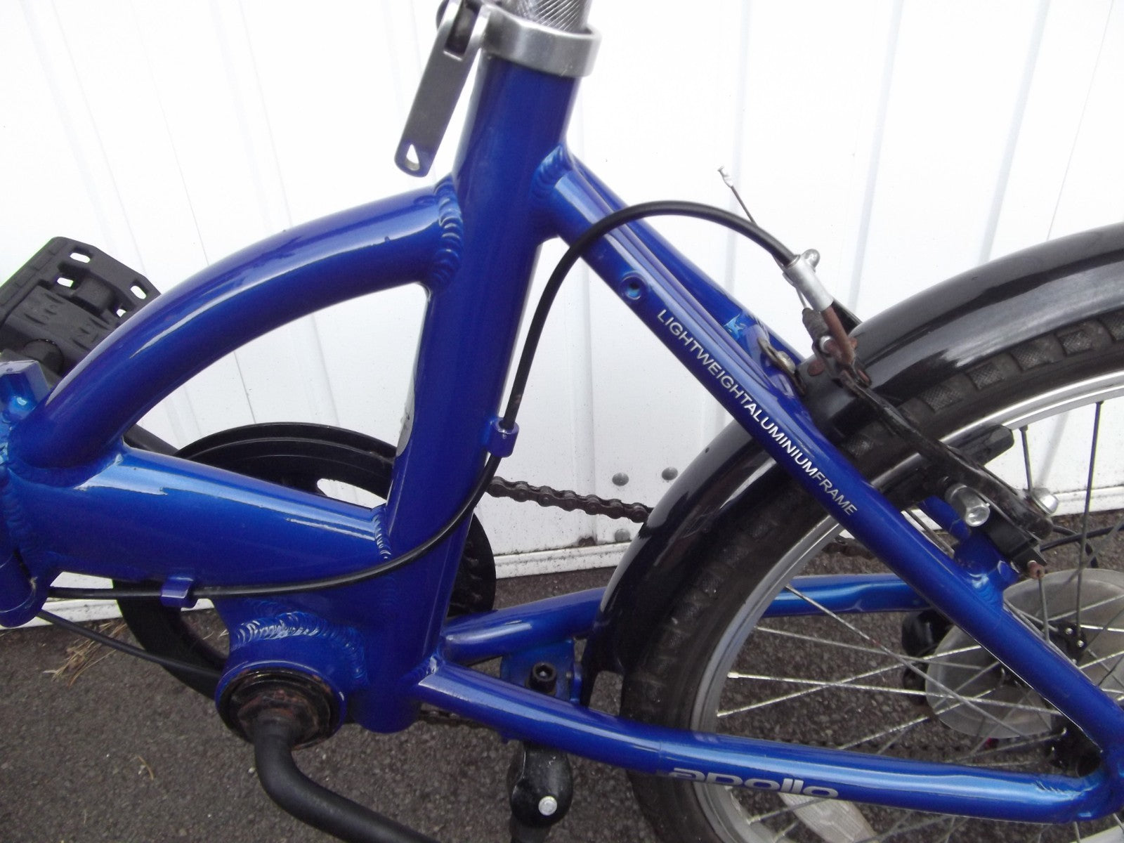 Apollo Tuck Folding Bike 20in Blue 6-Speed V-Brake Kickstand