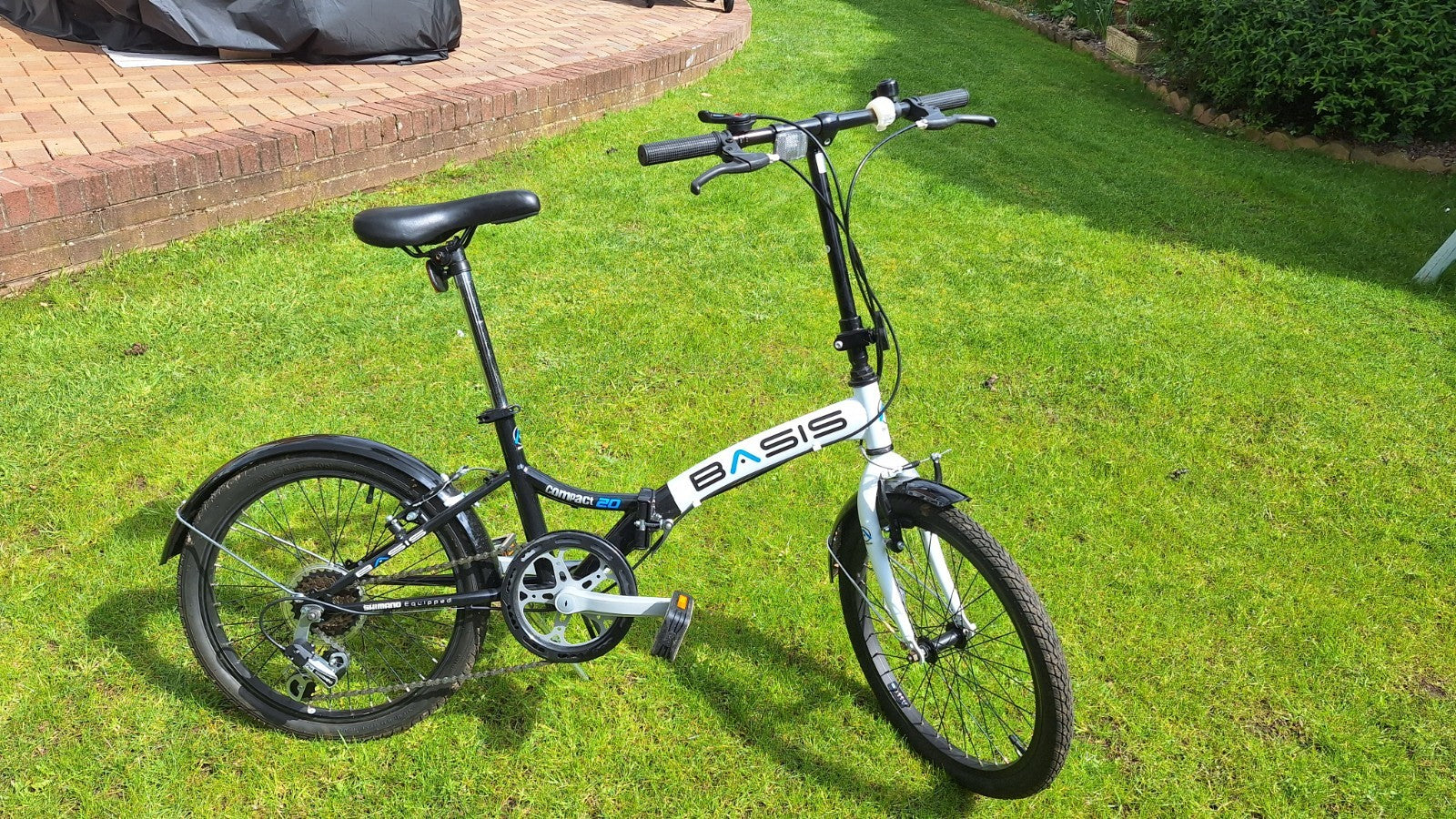 Basis Compact Folding Commuter Bicycle 20" Wheel 6 Speed.