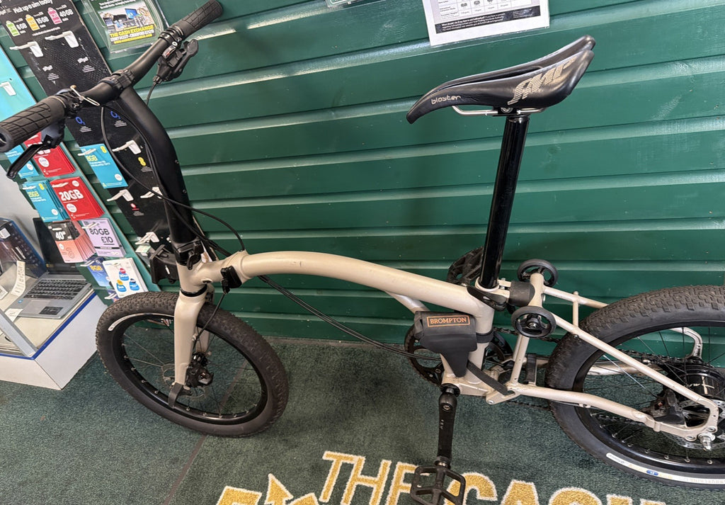 Brompton G Line Medium 8 Speed 20" Folding Bike Traildust White 2024