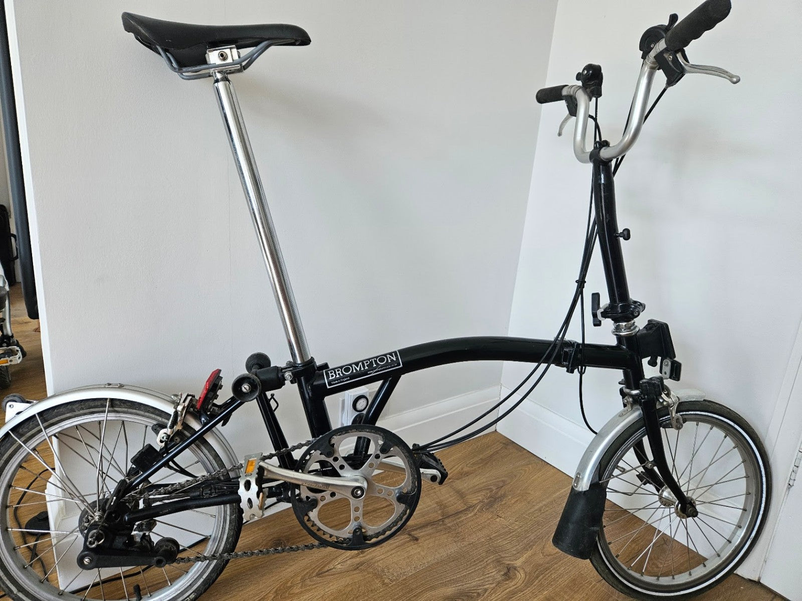 Brompton M6L Folding Bike - Black - 6 gears.