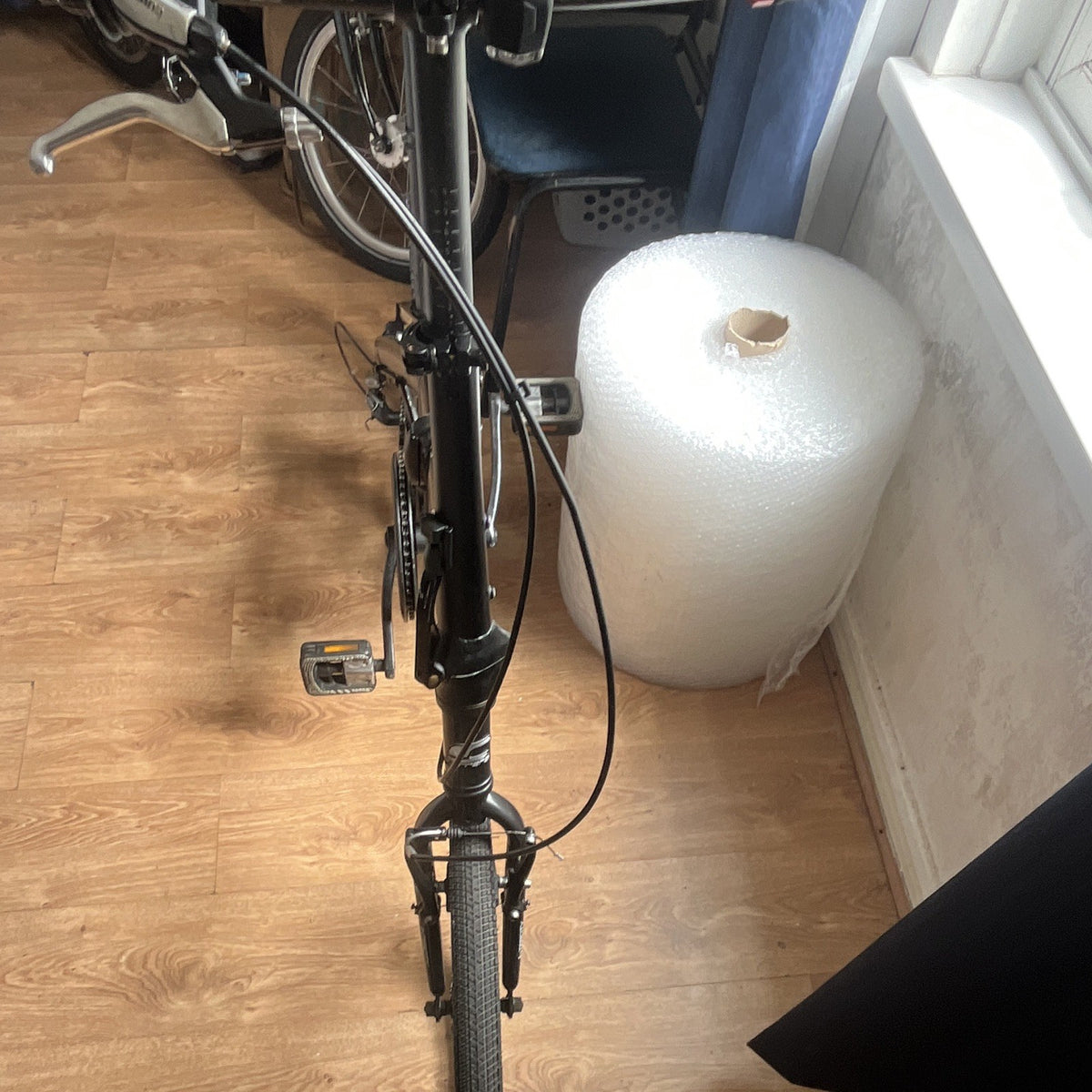 Carrera Intercity Folding Bike 20in Black V-Brake Flat Bar Gripshifter