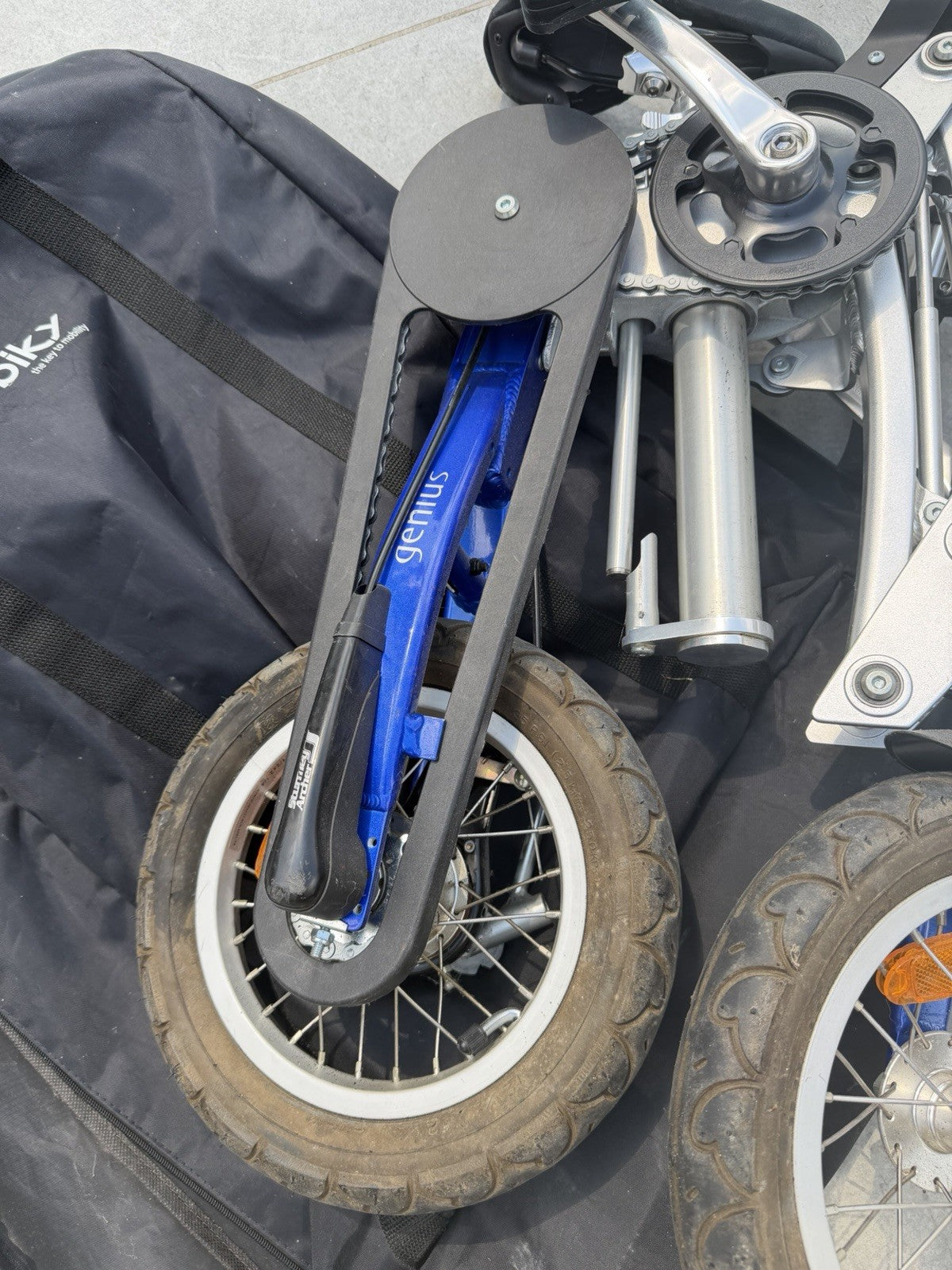 MOBIKY GENIUS FOLDING BIKE WITH BAG , DISC BRAKES