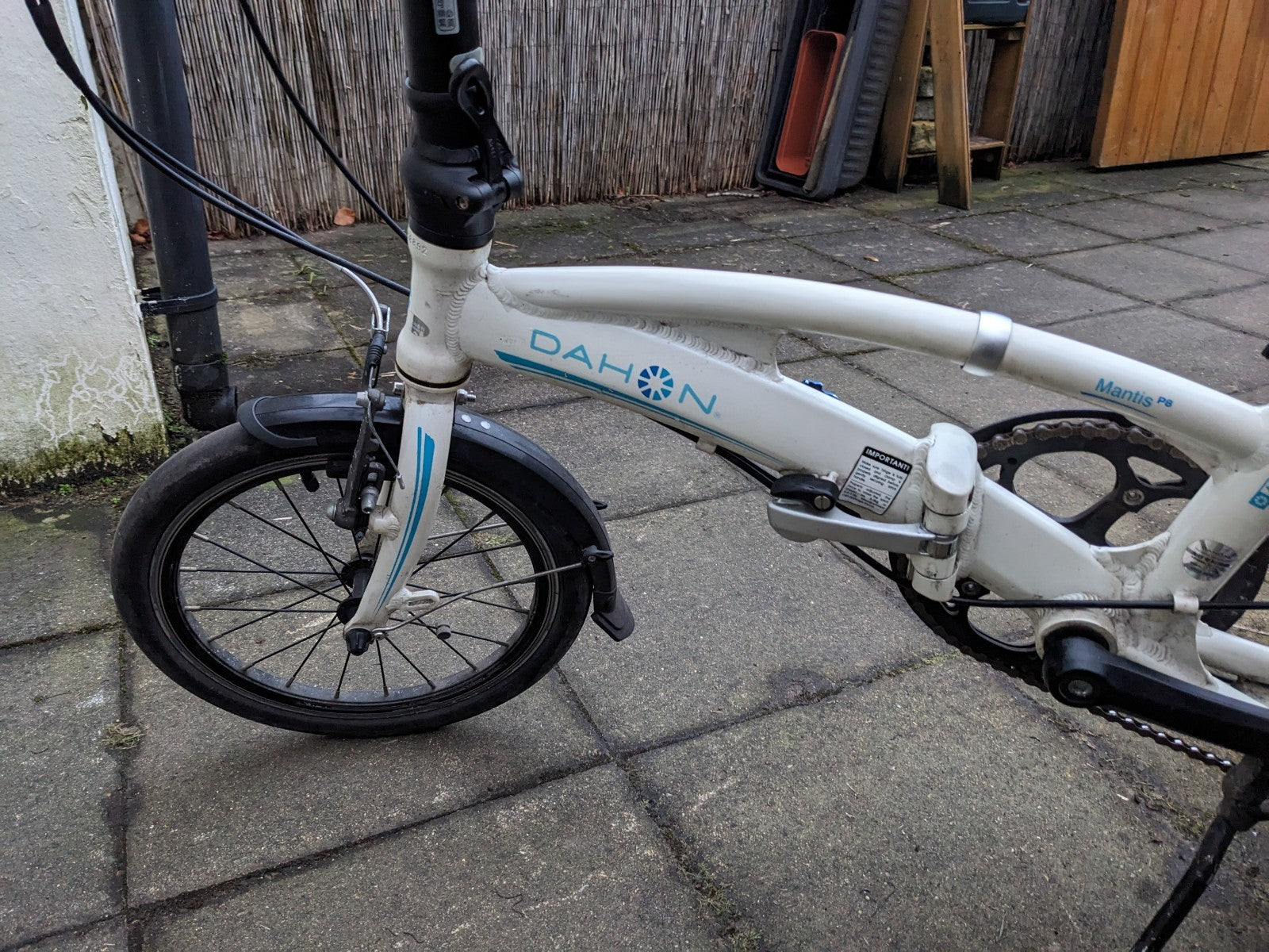 Dahon Mantis P8 Folding Bike
