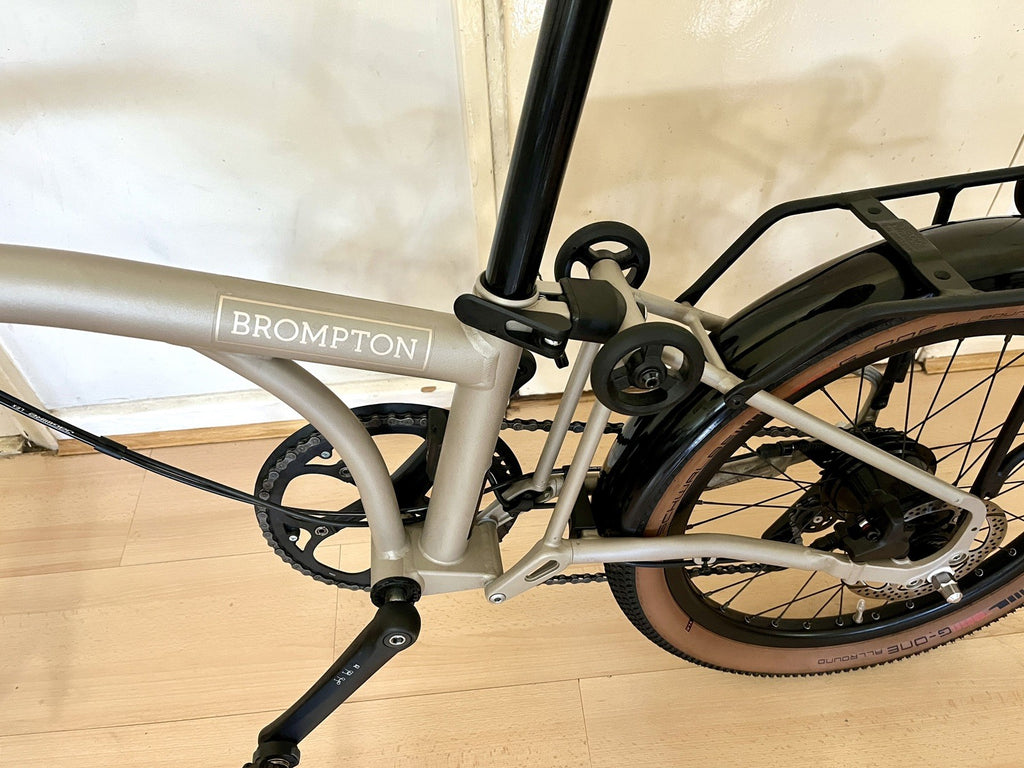 Brompton G Line 8 speed with rack and Mudguards, Traildust White, Large