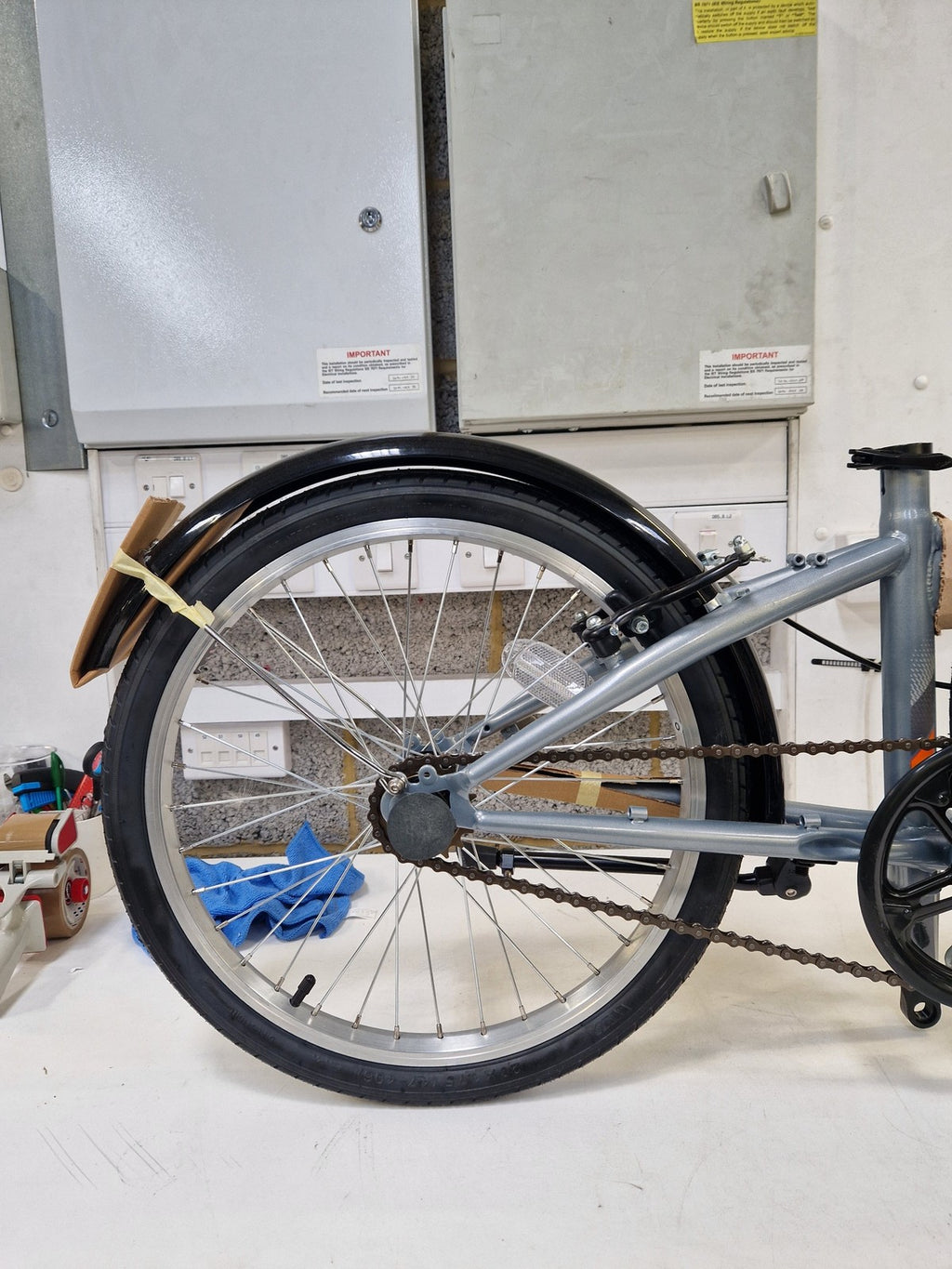 Apollo Tuck Folding Bike 20in Single-Speed One-Size Grey/Orange [Scuffed Wheel]