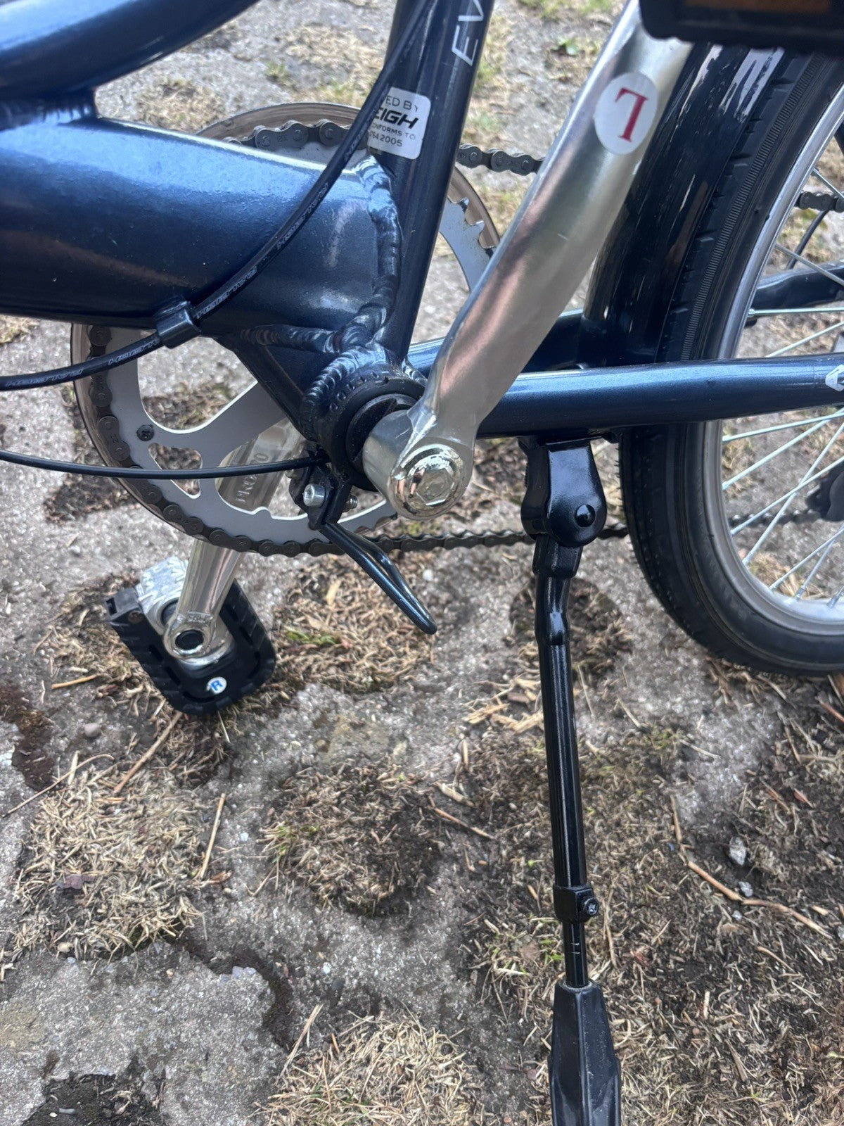 Raleigh Evo 7sp Folding Bike Aluminum Frame, 20" Wheels, 7-Speed with Revo Grip