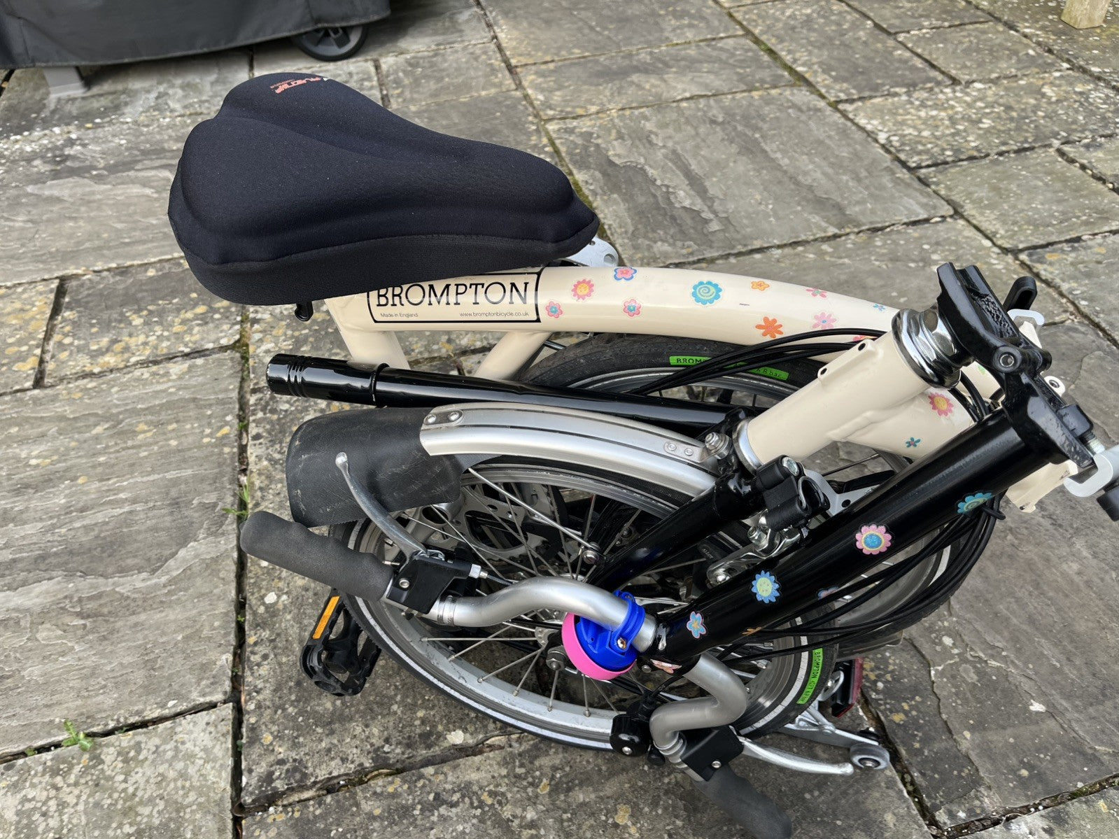 Brompton folding bike ivory 2007 very good condition with carry bag