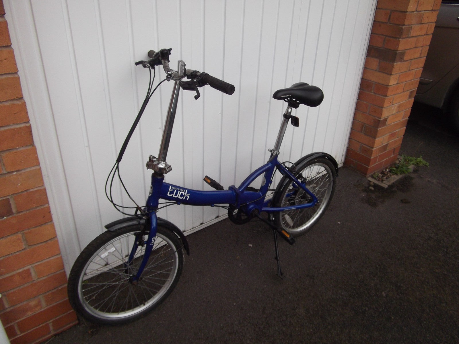 Apollo Tuck Folding Bike 20in Blue 6-Speed V-Brake Kickstand