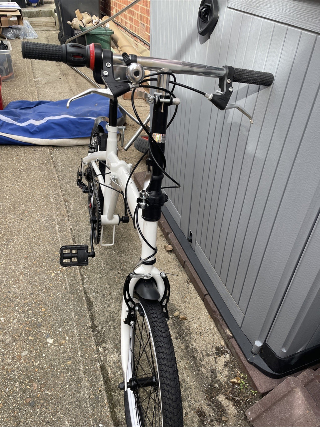 Fold Up Bike With Canvas Carry Bag Used twice Colour White