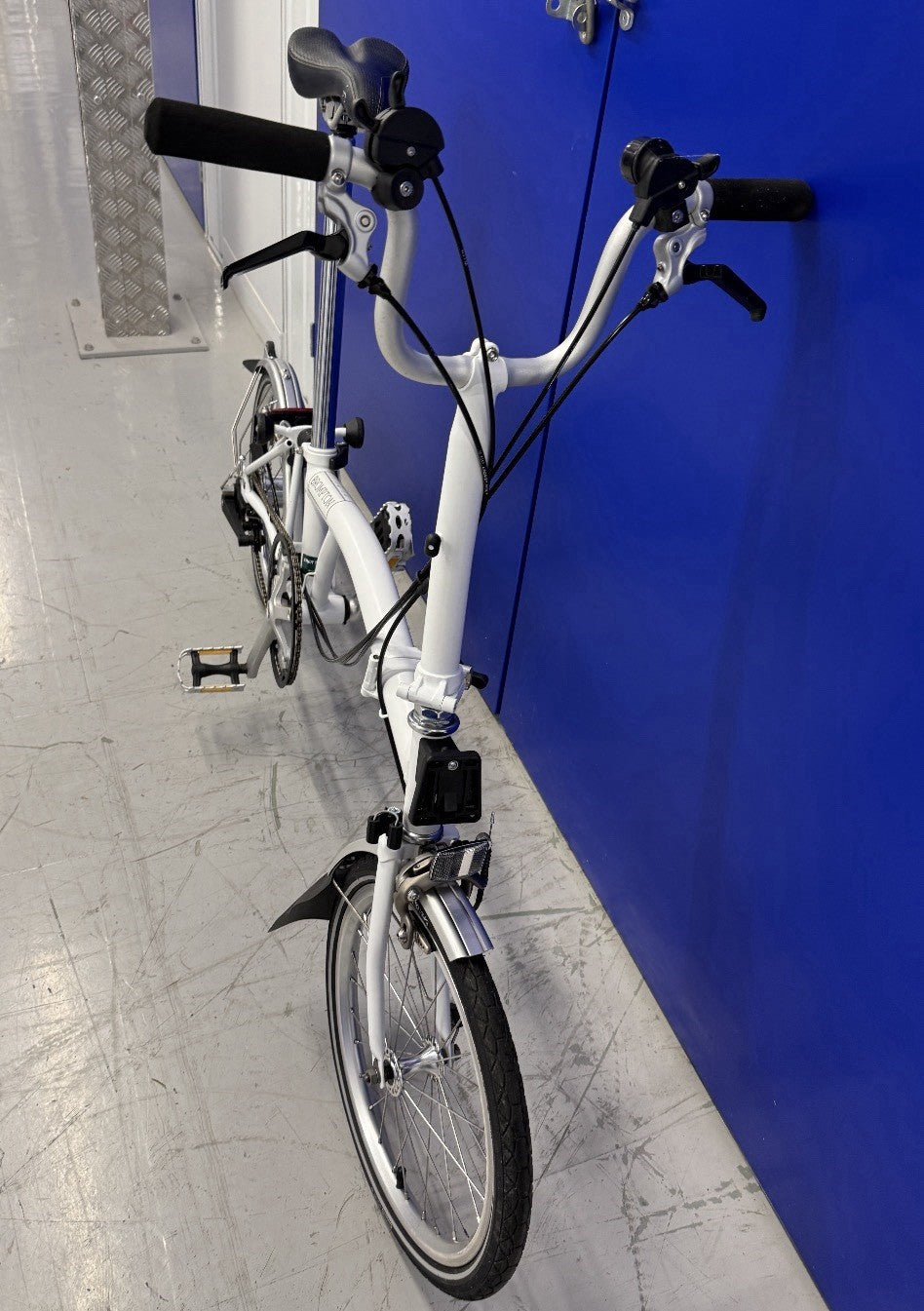 Brompton ML6 2016 folding cycle. White. 6 Speed. Mint used once!