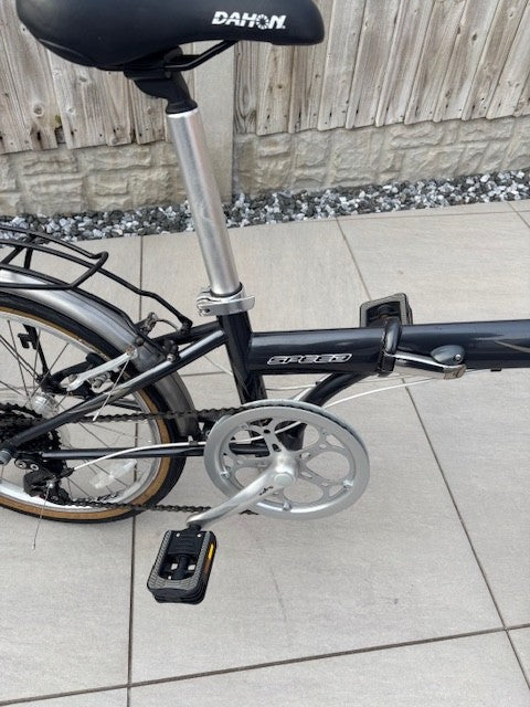 Dahon Speed folding bike, 7 gears, 20" wheels, metallic grey. With storage bag.